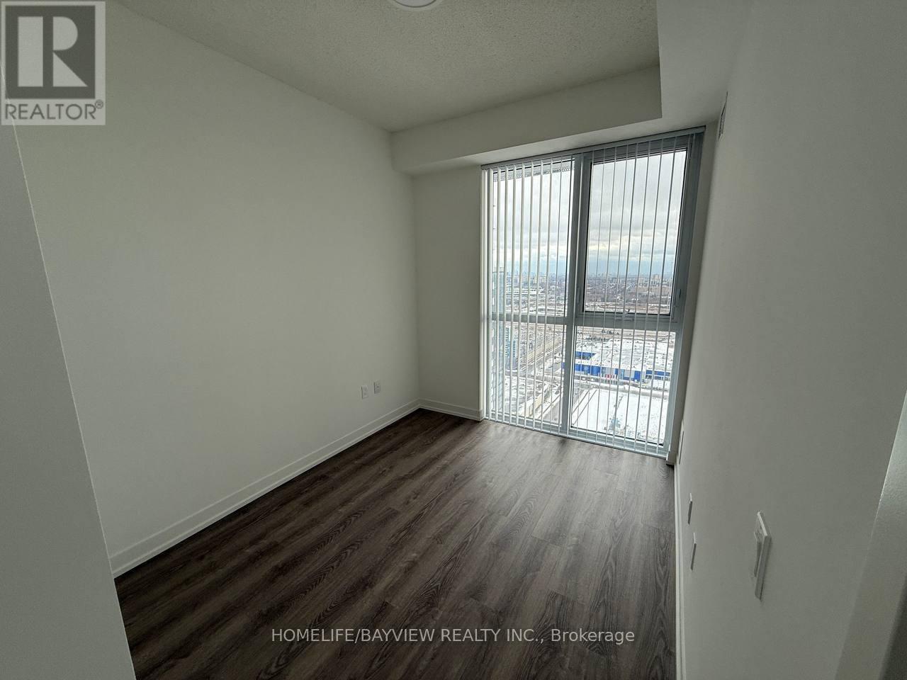 4512 - 8 Interchange Way, Vaughan, Ontario L4K 5Z7 - Photo 2 - N12641124