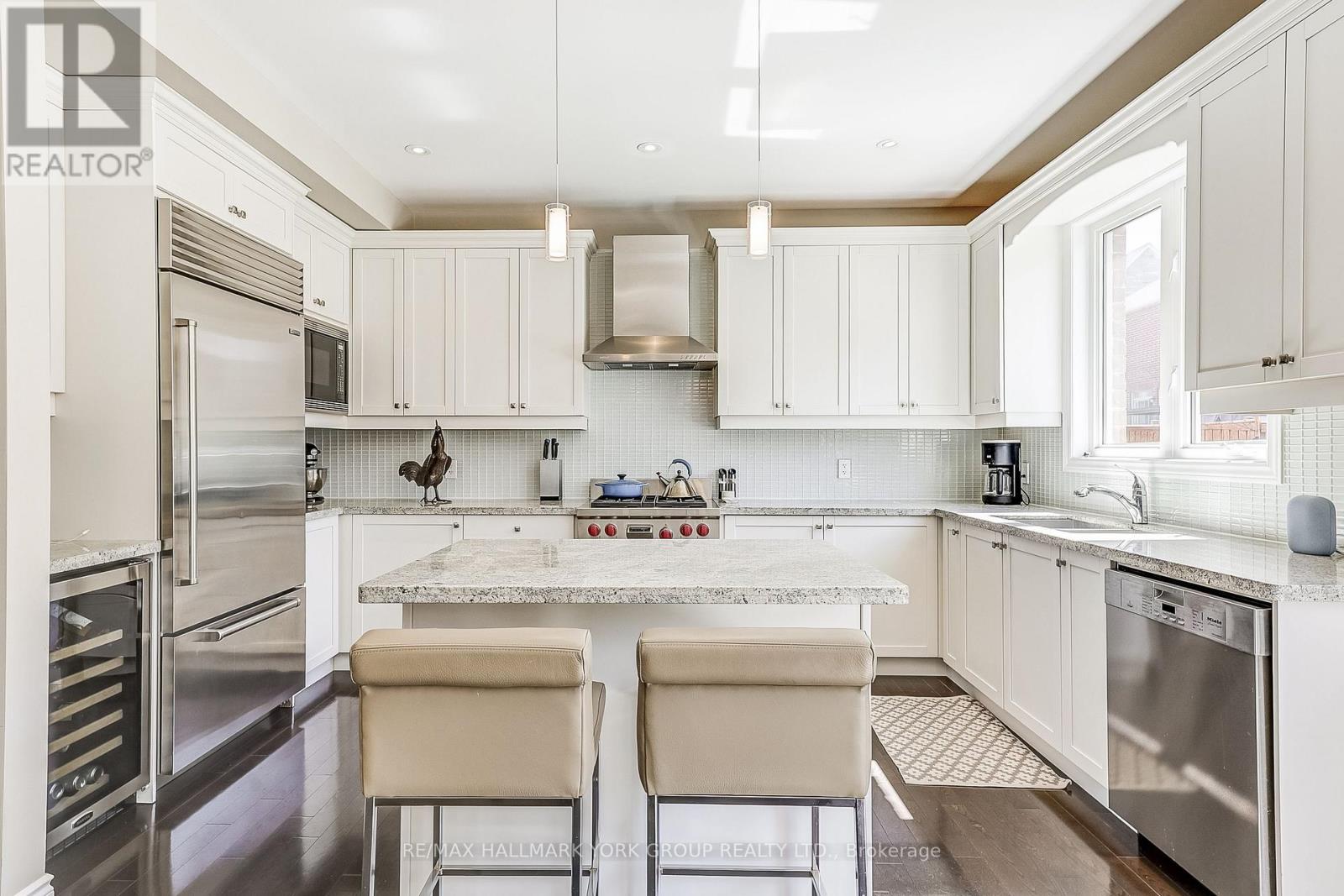 1022 Sherman Brock Circle, Newmarket, Ontario  L3X 0B4 - Photo 17 - N12641166