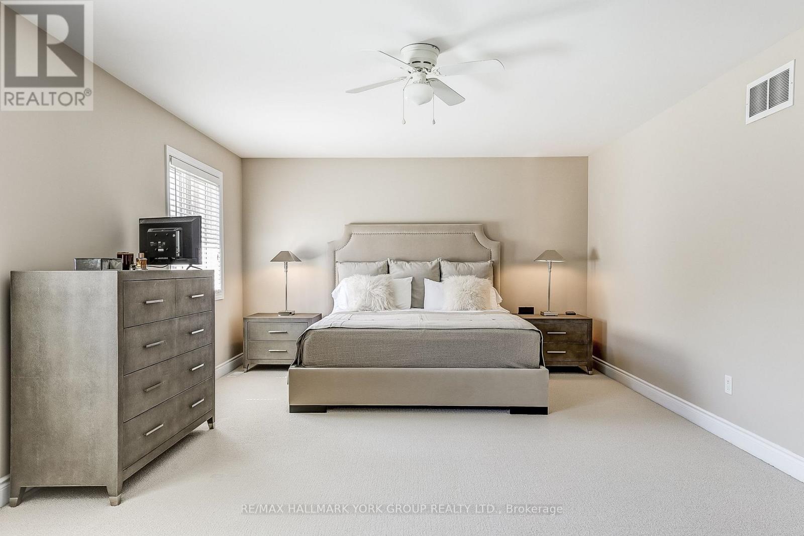 1022 Sherman Brock Circle, Newmarket, Ontario  L3X 0B4 - Photo 24 - N12641166