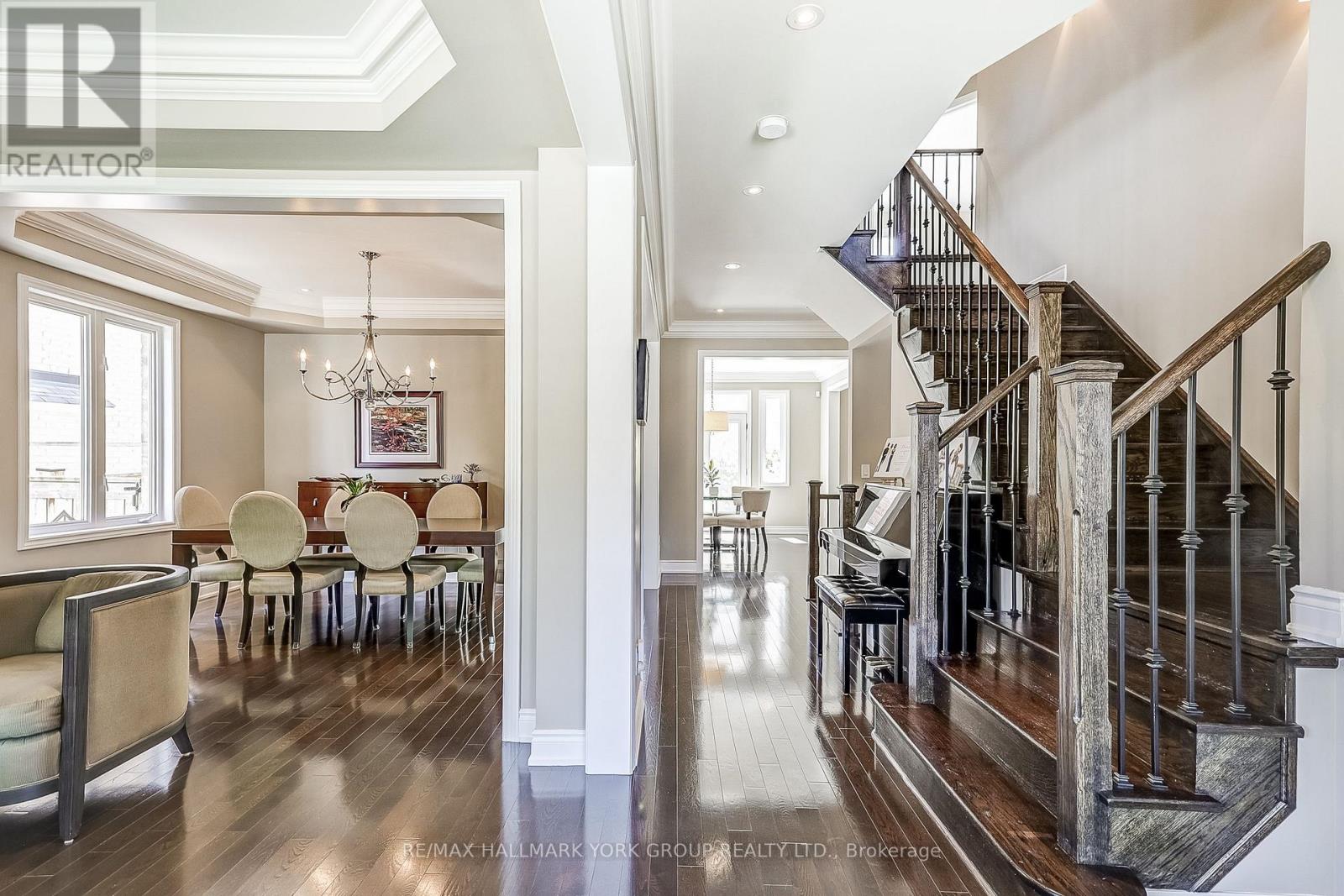 1022 Sherman Brock Circle, Newmarket, Ontario  L3X 0B4 - Photo 4 - N12641166