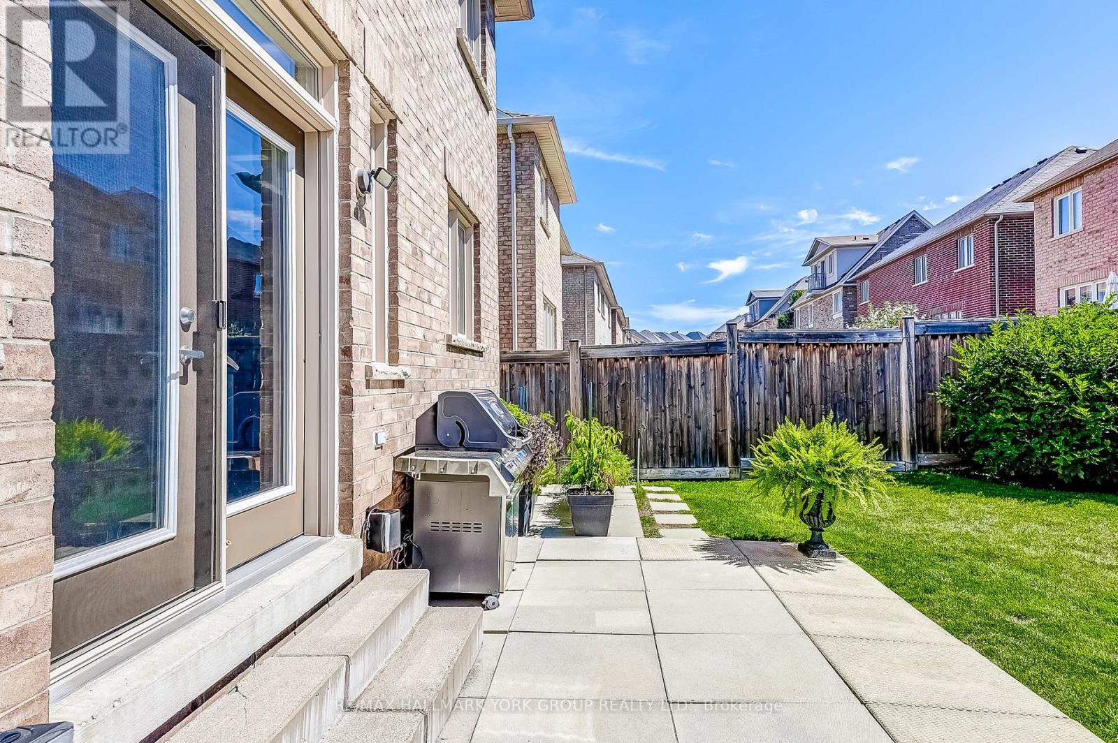 1022 Sherman Brock Circle, Newmarket, Ontario  L3X 0B4 - Photo 41 - N12641166