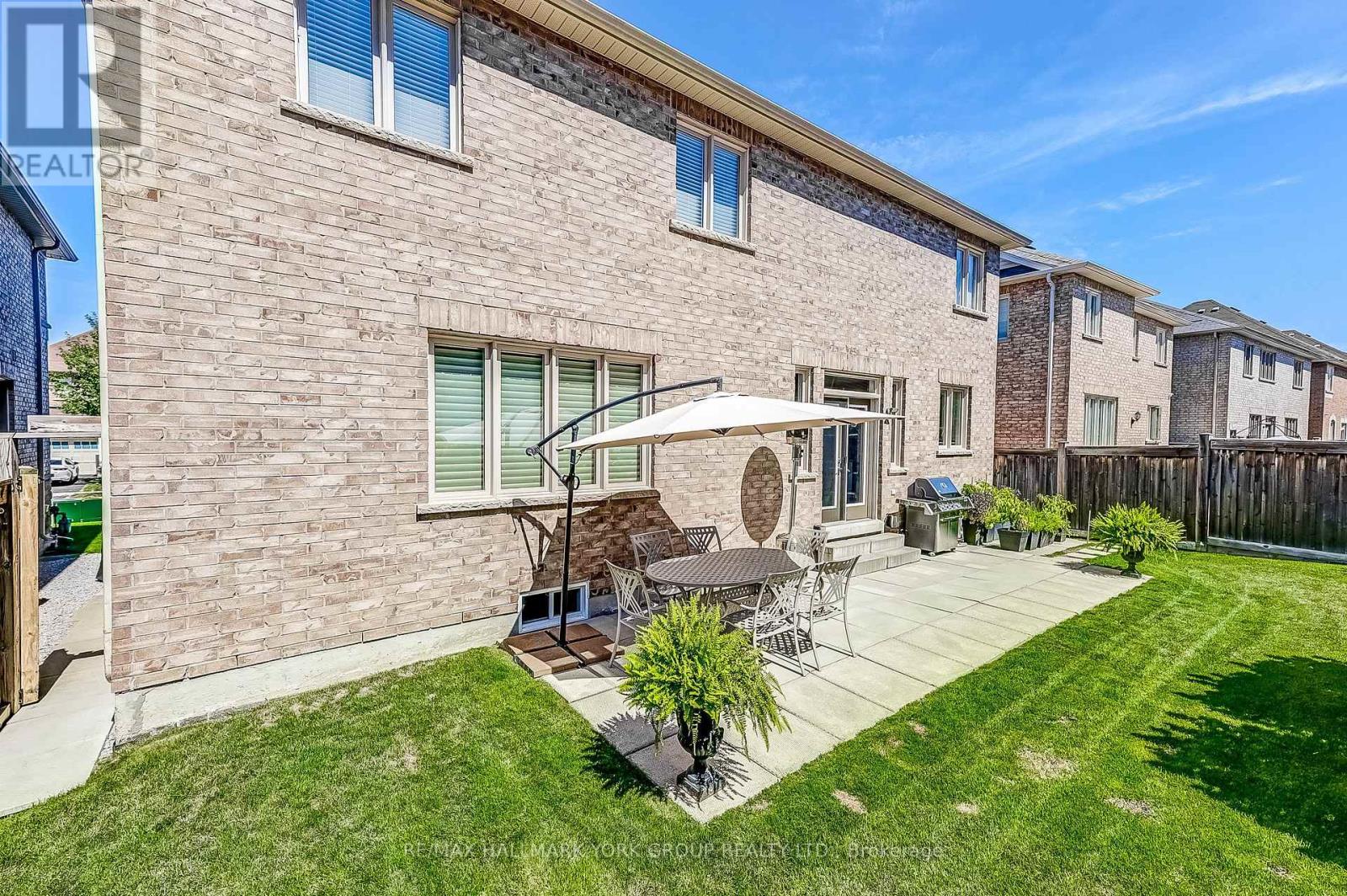 1022 Sherman Brock Circle, Newmarket, Ontario  L3X 0B4 - Photo 45 - N12641166