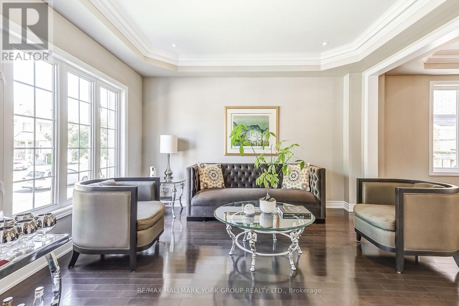 1022 Sherman Brock Circle, Newmarket, Ontario  L3X 0B4 - Photo 5 - N12641166