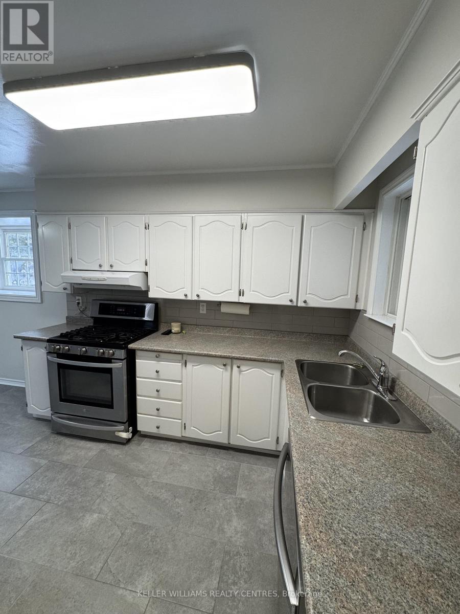 Main - 691 Irwin Crescent, Newmarket, Ontario  L3Y 5A3 - Photo 2 - N12641178