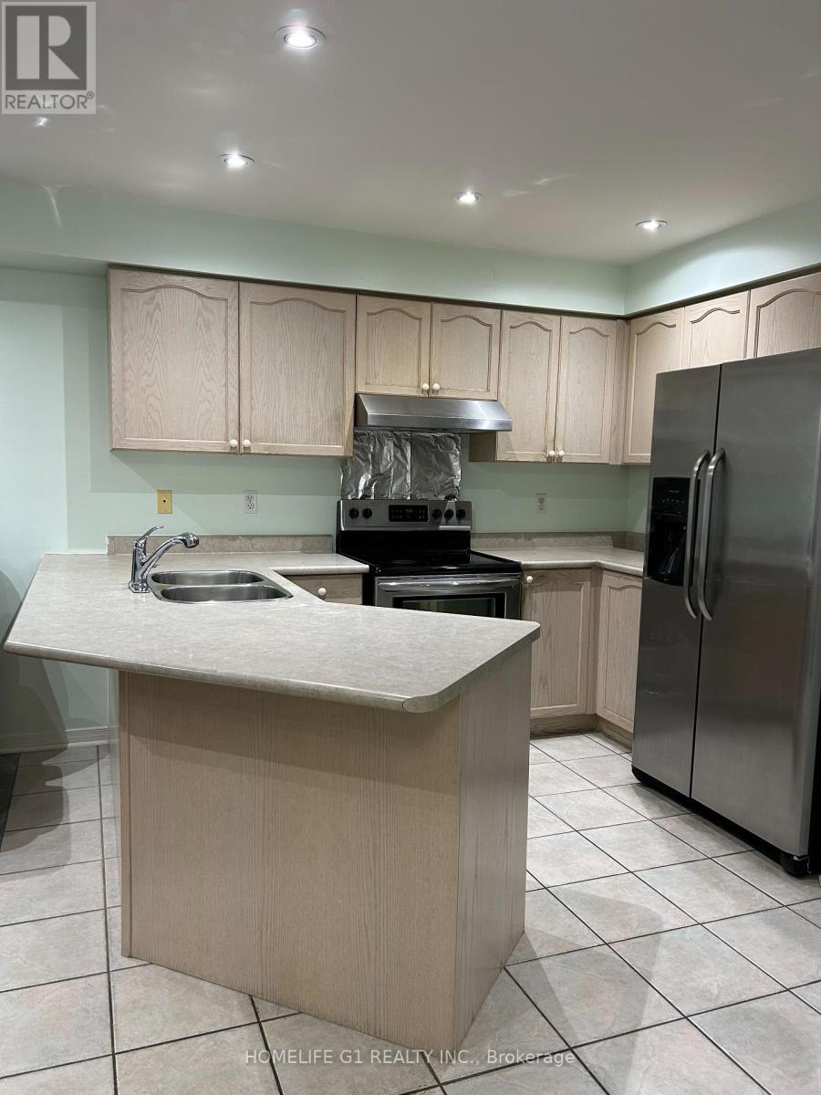 183 Toba Crescent, Brampton, Ontario  L6Z 4W3 - Photo 5 - W12635350