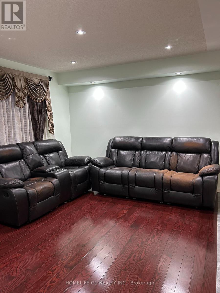 183 Toba Crescent, Brampton, Ontario  L6Z 4W3 - Photo 8 - W12635350