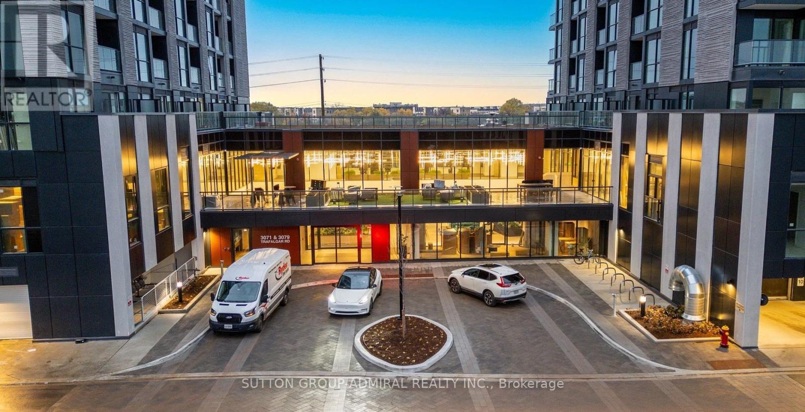 1204 - 3071 Trafalgar Road, Oakville, Ontario  L6H 8C6 - Photo 4 - W12641122