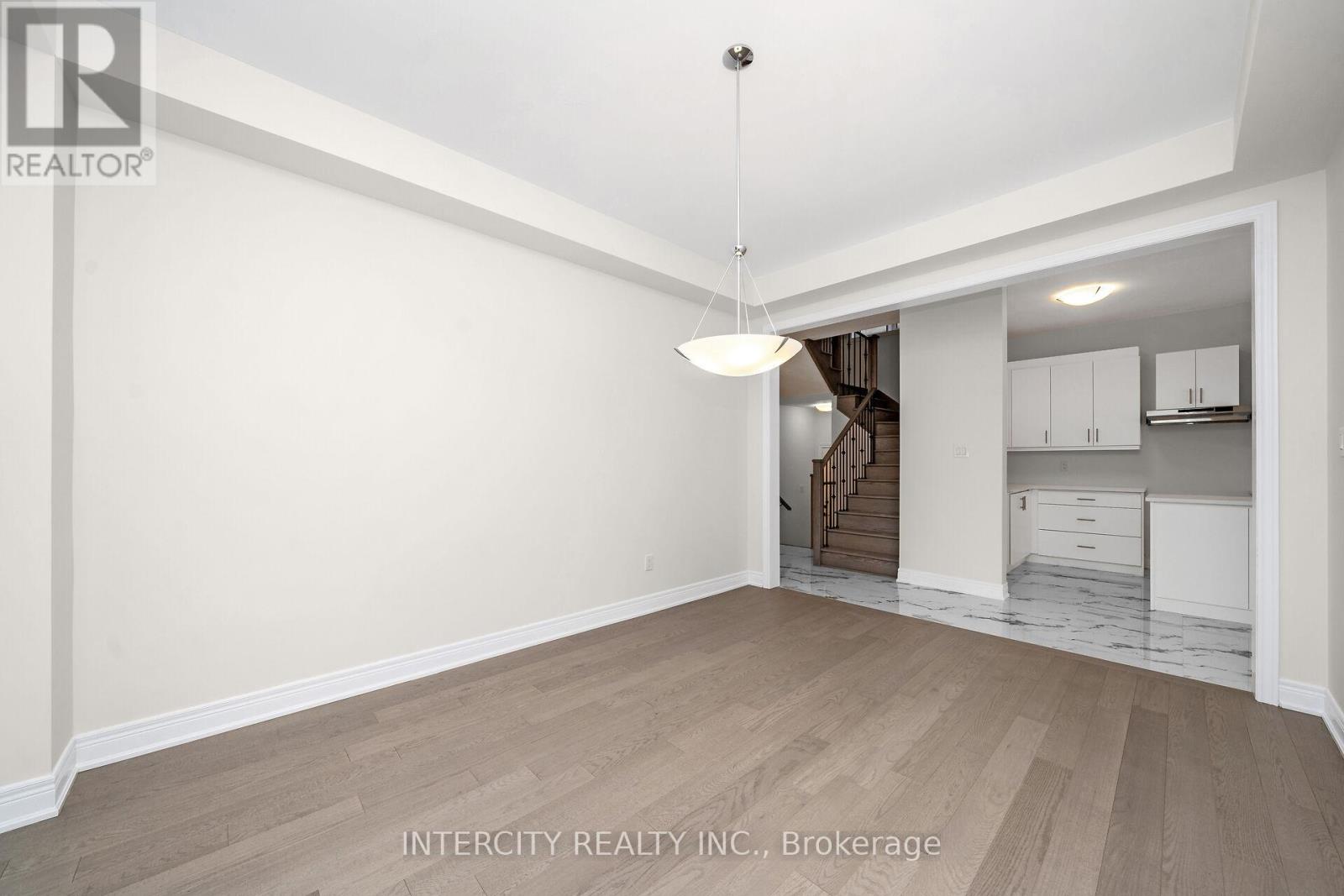 60 Claremont Drive, Brampton, Ontario  L6R 4G3 - Photo 5 - W12641132