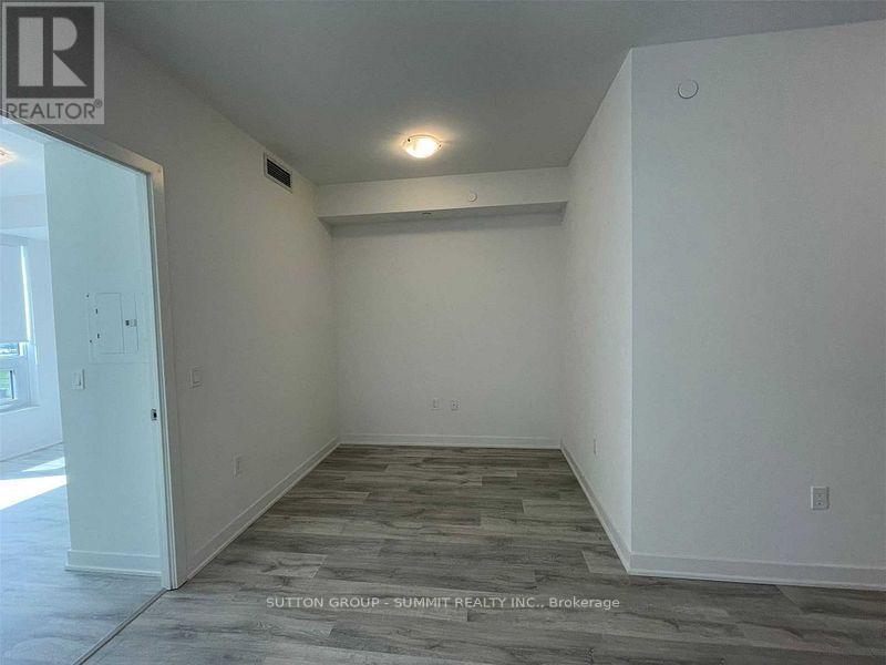 301 - 4655 Metcalfe Avenue, Mississauga, Ontario  L5M 0Z7 - Photo 4 - W12641148