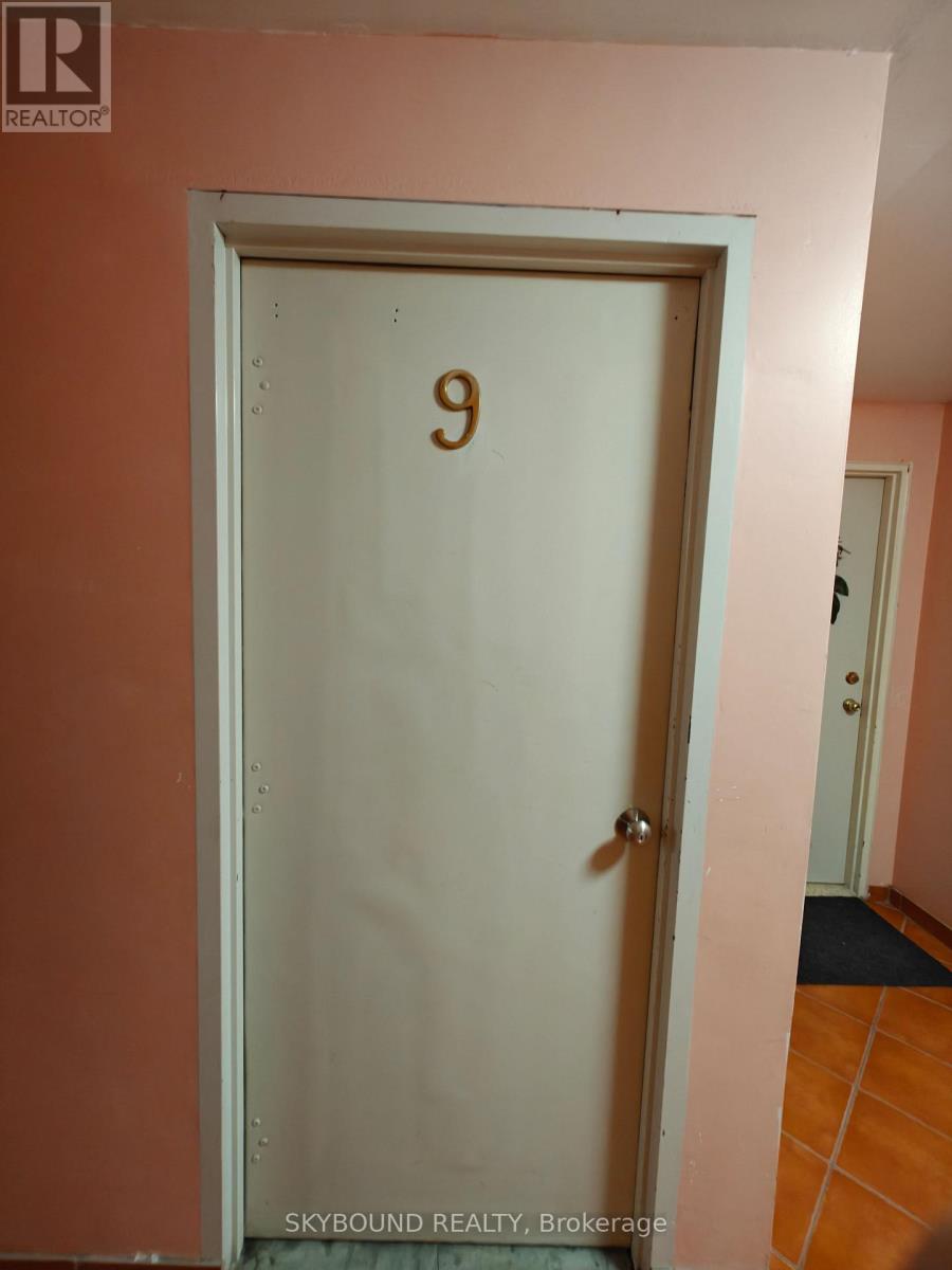 9 - 492 Kerr Street, Oakville, Ontario  L6K 3C5 - Photo 4 - W12641234