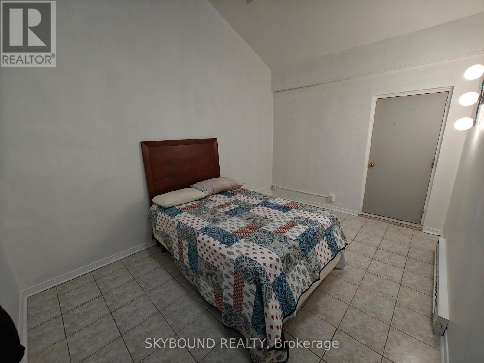 9 - 492 Kerr Street, Oakville, Ontario  L6K 3C5 - Photo 5 - W12641234