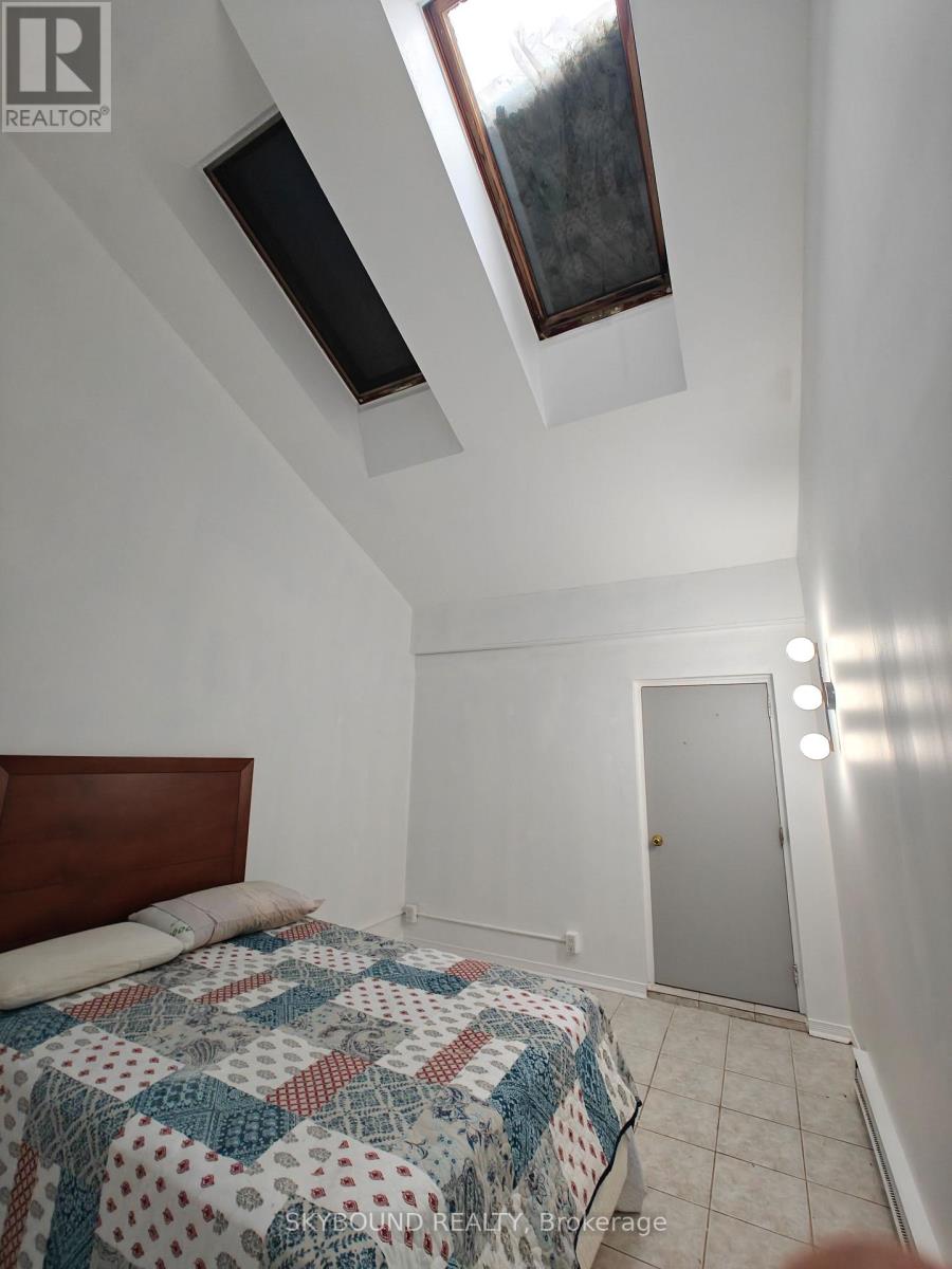 9 - 492 Kerr Street, Oakville, Ontario  L6K 3C5 - Photo 6 - W12641234