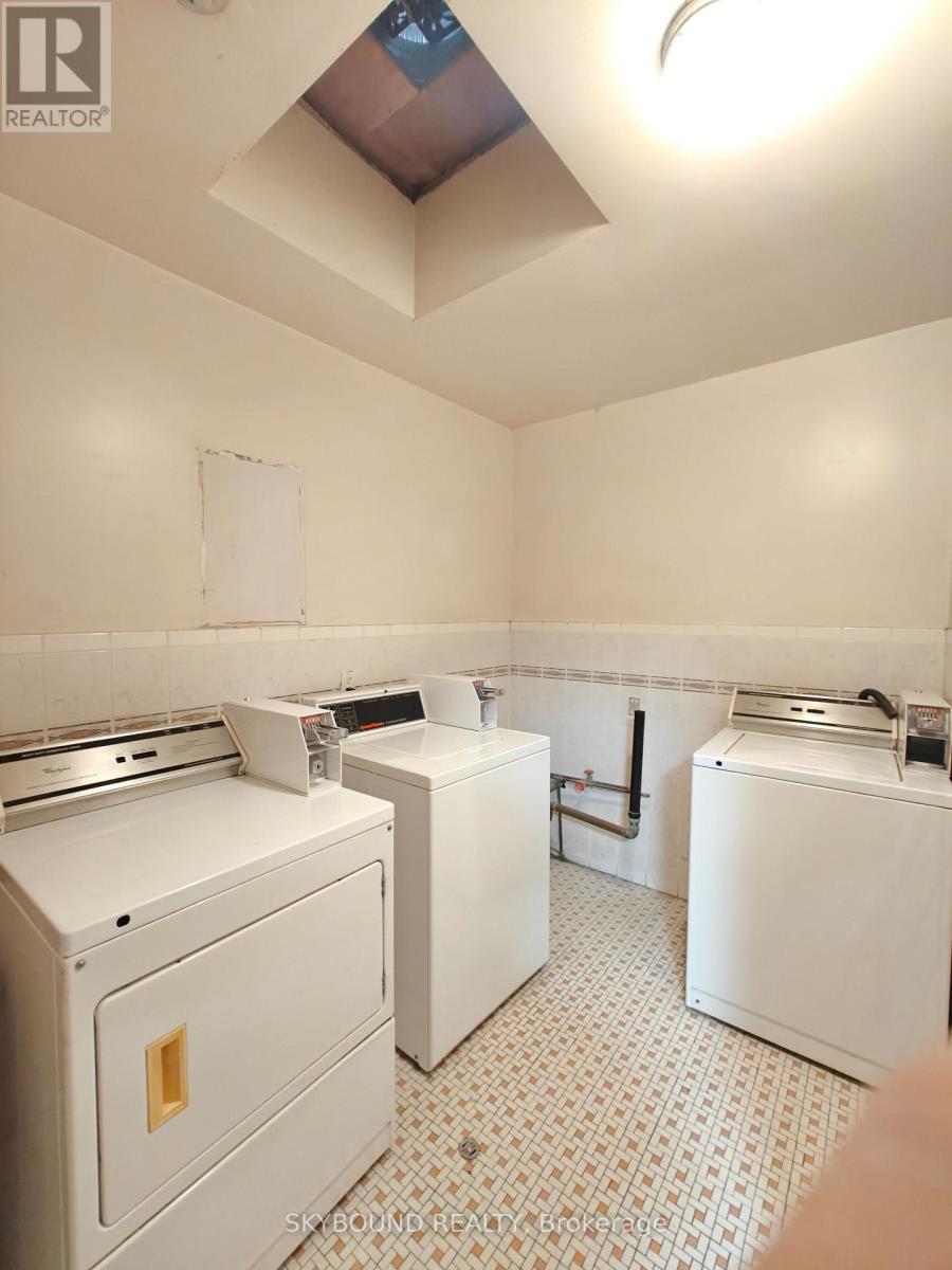 9 - 492 Kerr Street, Oakville, Ontario  L6K 3C5 - Photo 9 - W12641234