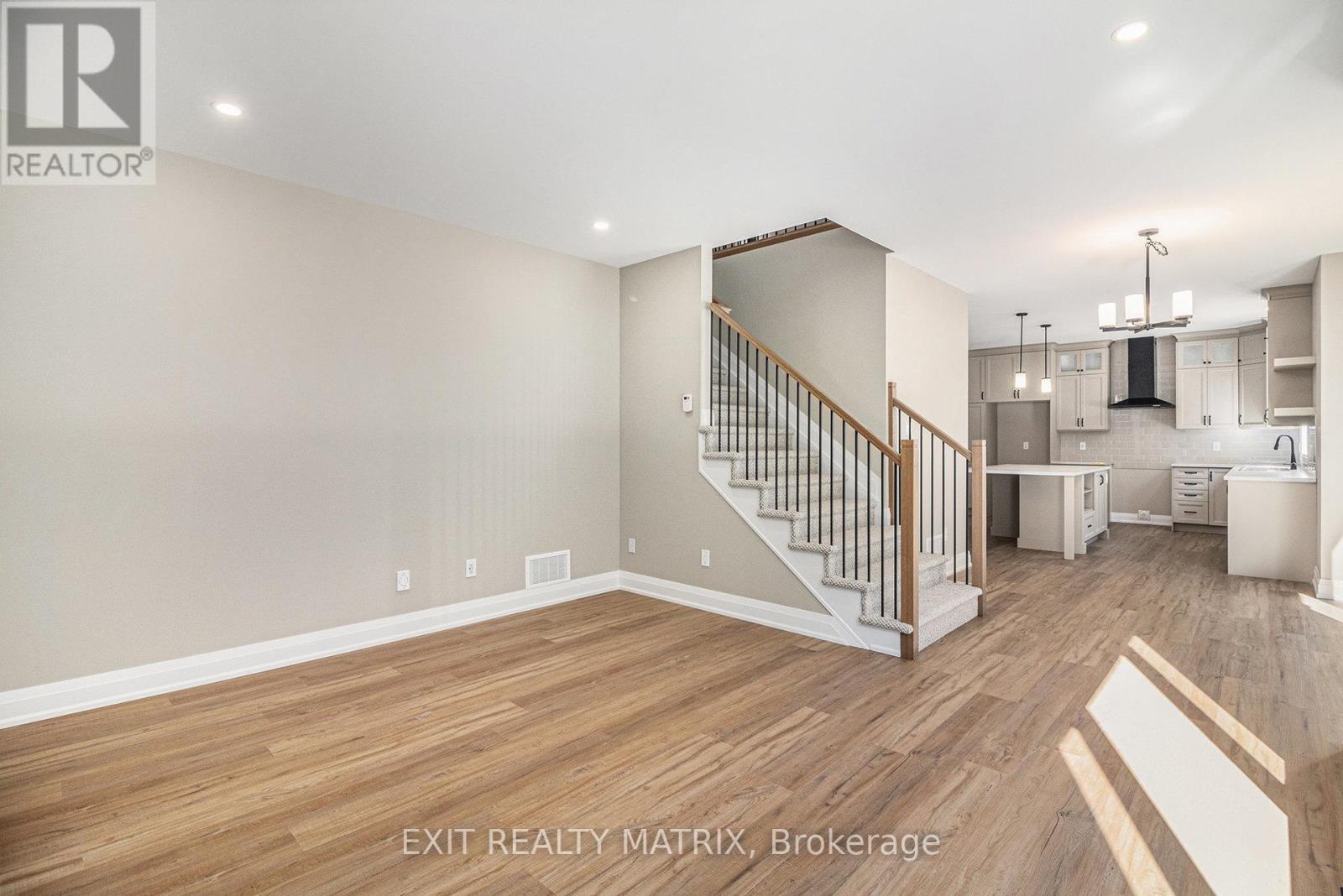 1375 Fribourg Street, Russell, Ontario  K0A 1W0 - Photo 9 - X12427468