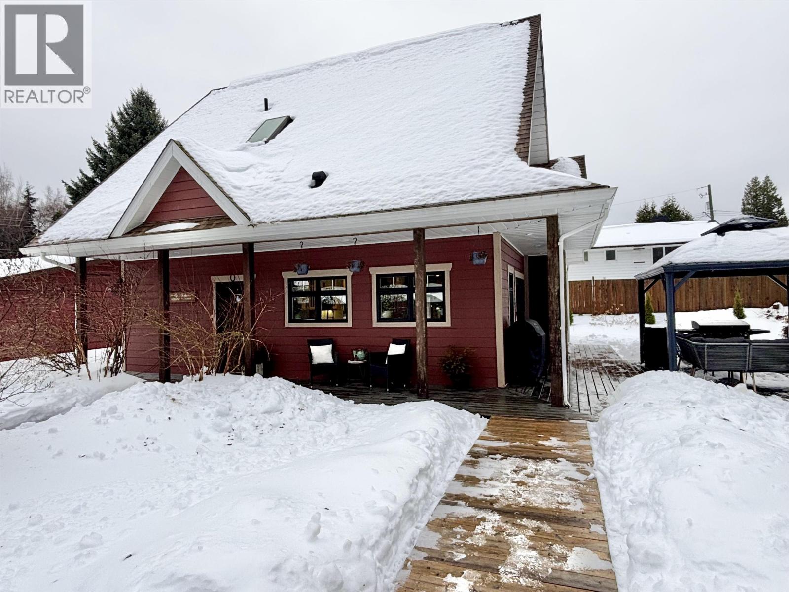 8 Drake Street, Kitimat, British Columbia  V8C 1S4 - Photo 4 - R3074315