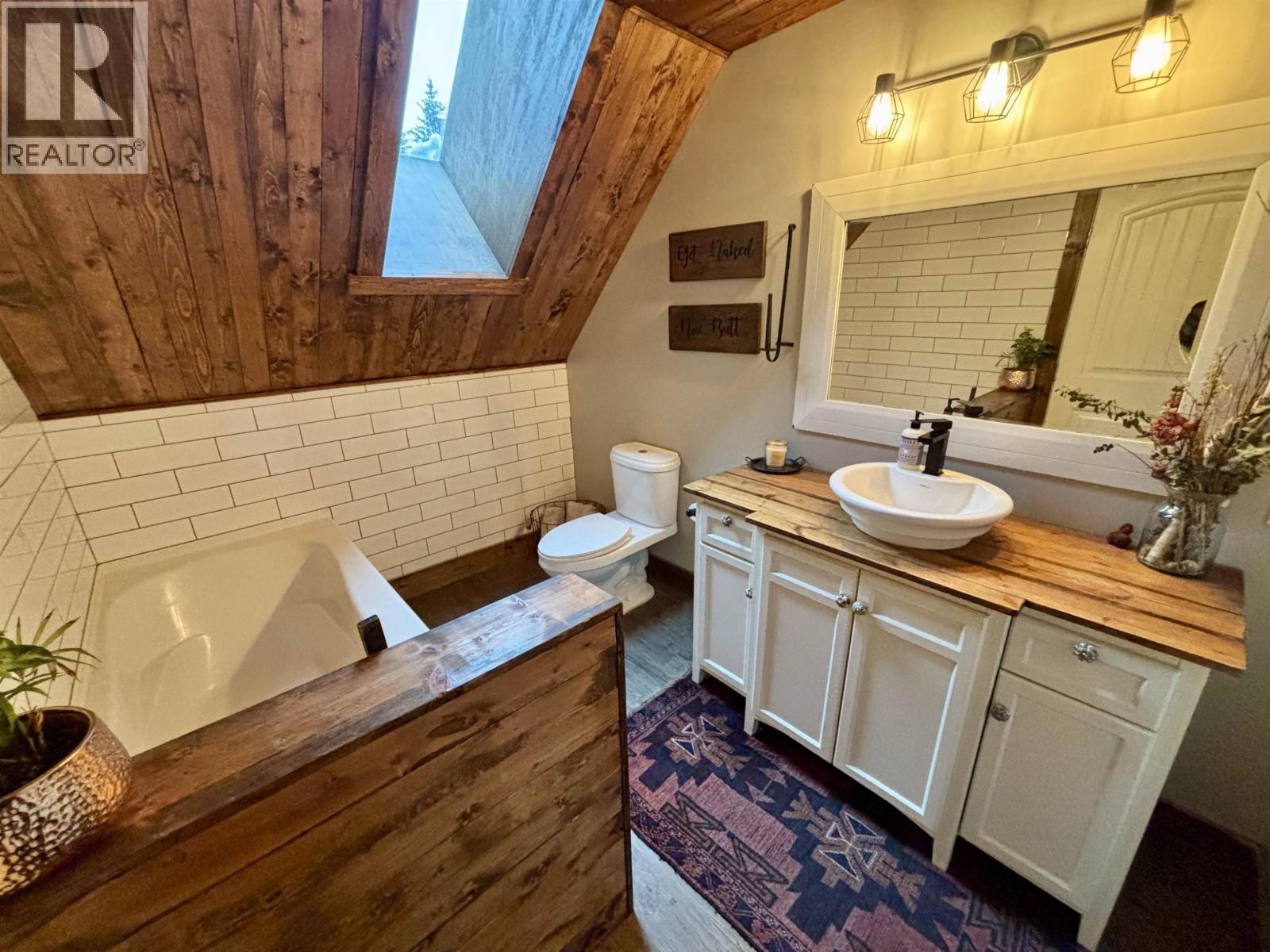 8 Drake Street, Kitimat, British Columbia  V8C 1S4 - Photo 5 - R3074315