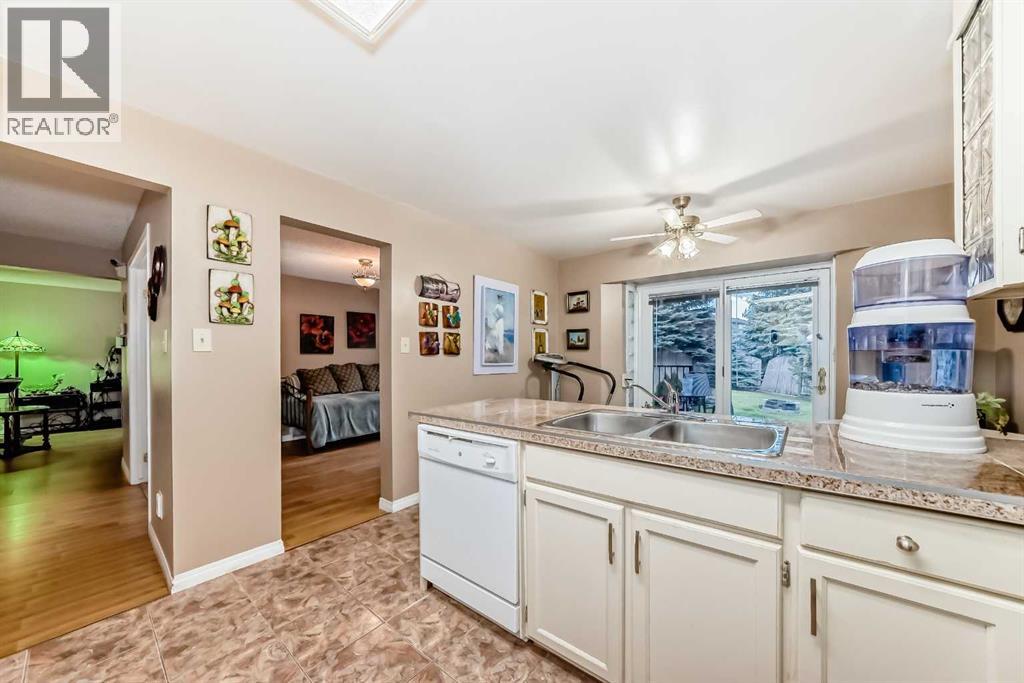 983 Woodbine Boulevard Sw, Calgary, Alberta  T2W 4A7 - Photo 8 - A2255928