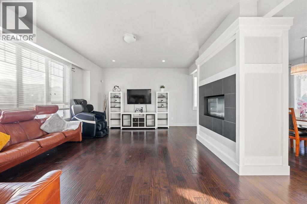 161 Rainbow Falls Glen, Chestermere, Alberta  T1X 0S5 - Photo 2 - A2273175