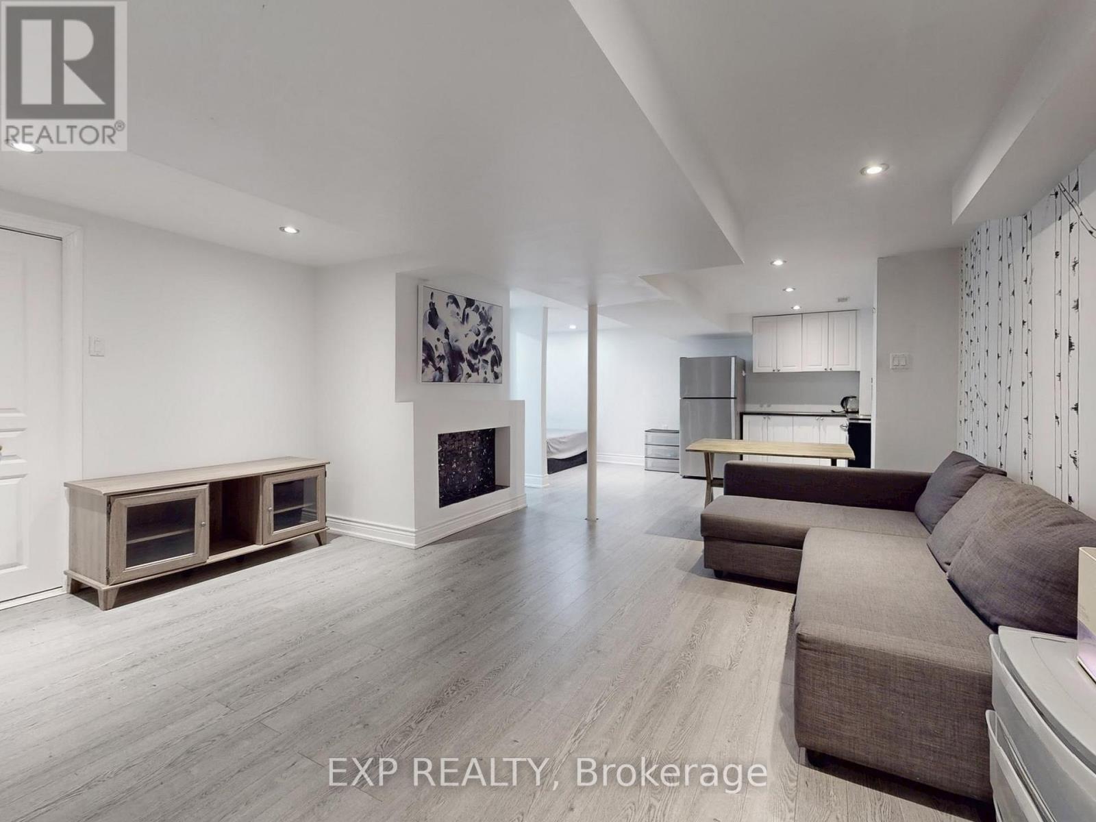 98 Lowther Avenue, Richmond Hill, Ontario  L4E 4P3 - Photo 7 - N12634778