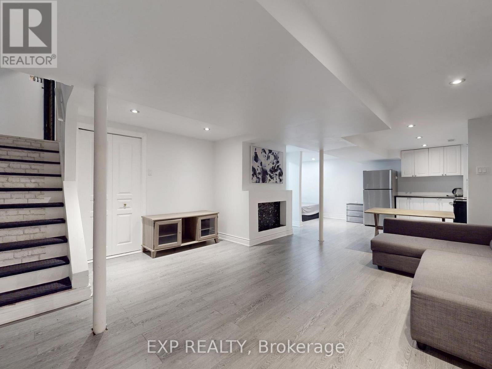 98 Lowther Avenue, Richmond Hill, Ontario  L4E 4P3 - Photo 5 - N12634778