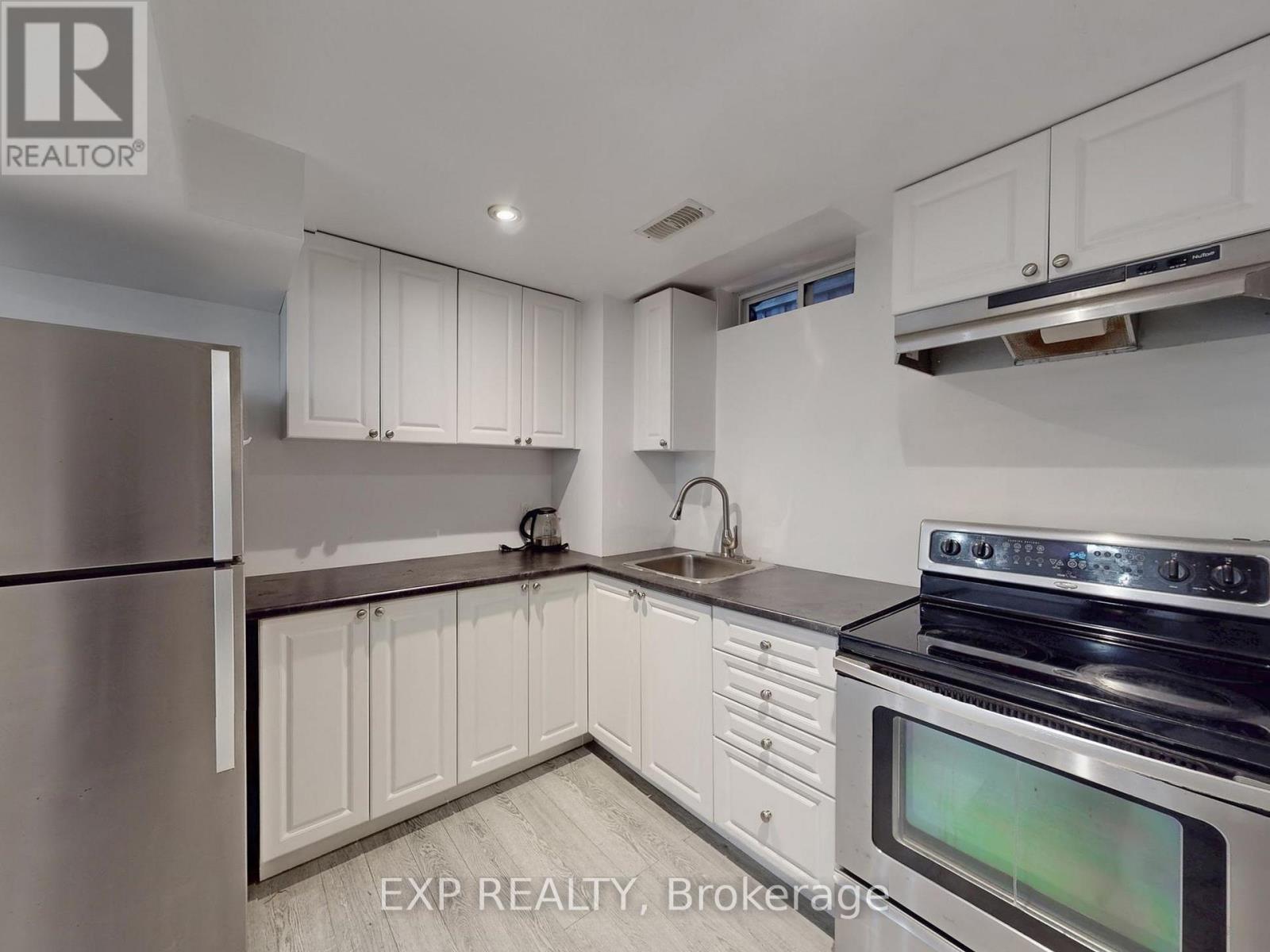 98 Lowther Avenue, Richmond Hill, Ontario  L4E 4P3 - Photo 10 - N12634778