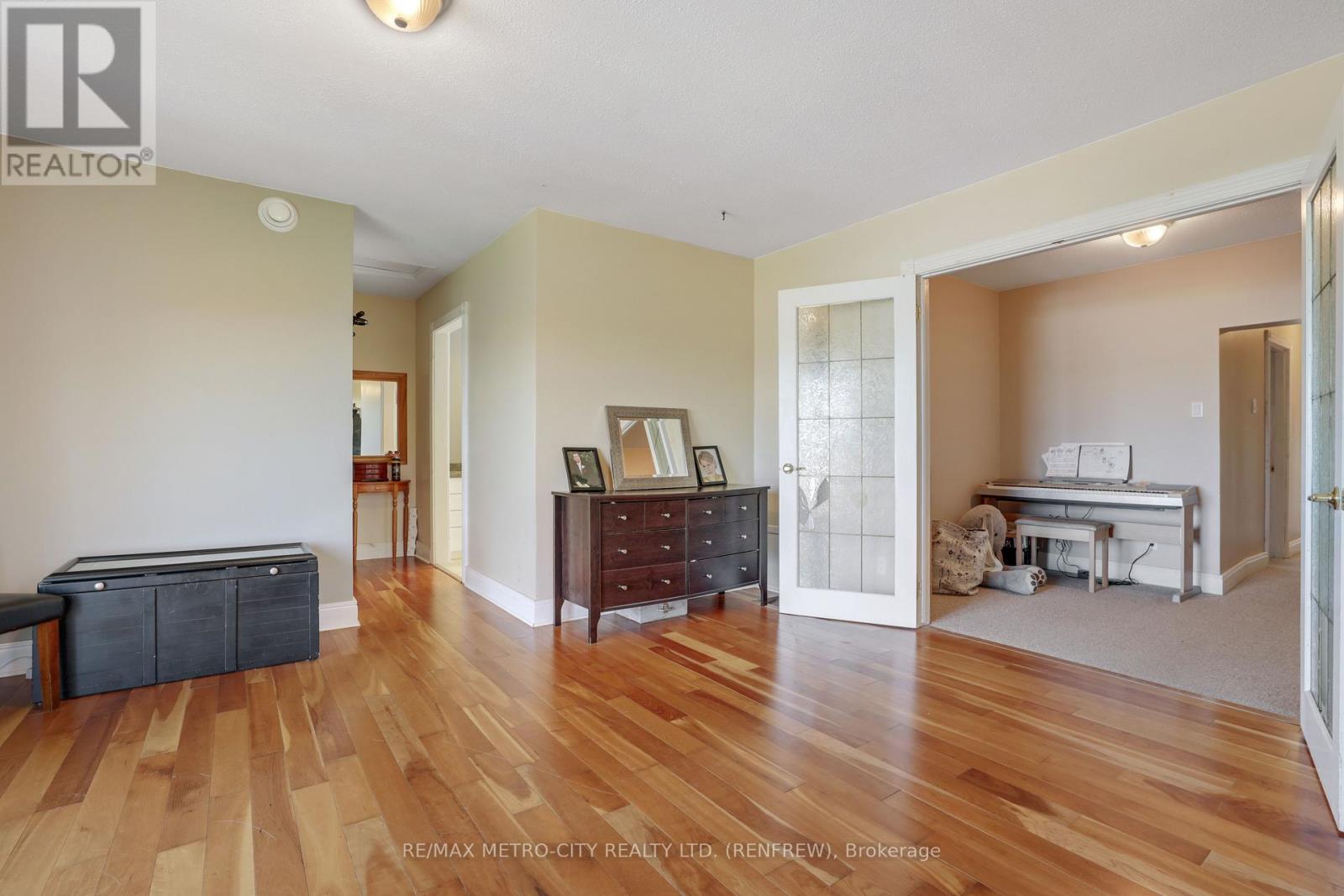 704 Clifford Side Road, Mcnab/braeside, Ontario  K7V 3Z4 - Photo 19 - X12641286