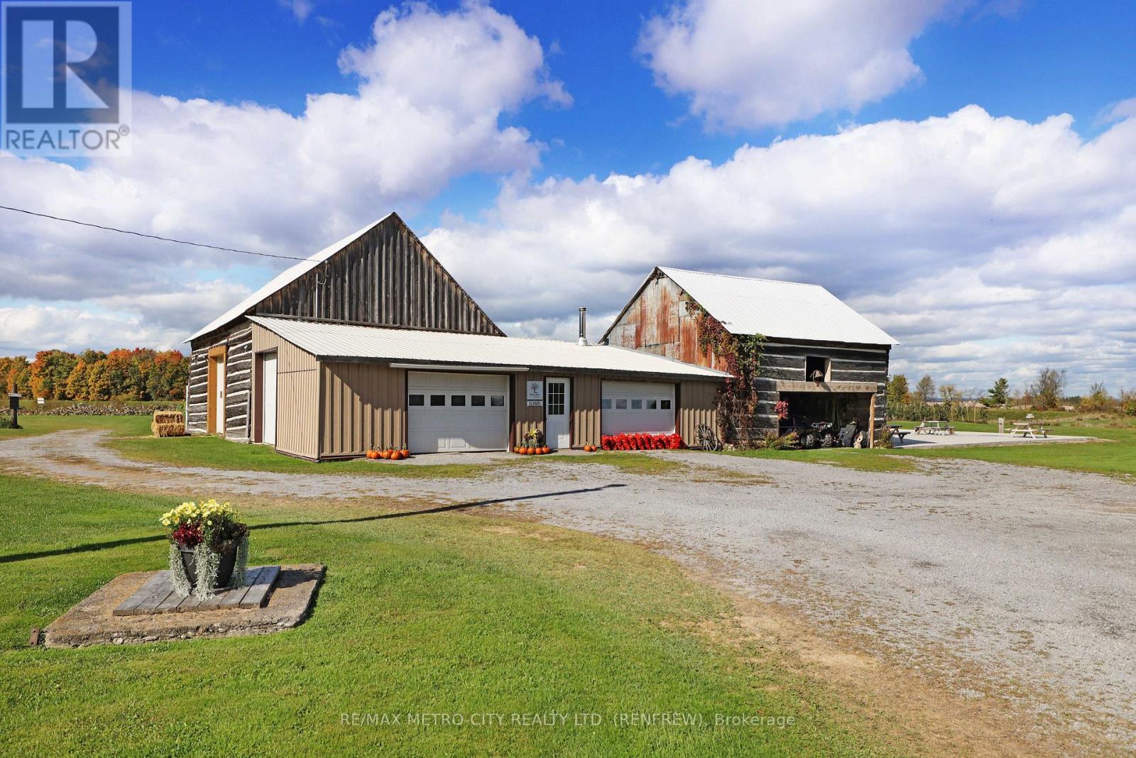 704 Clifford Side Road, Mcnab/braeside, Ontario  K7V 3Z4 - Photo 36 - X12641286