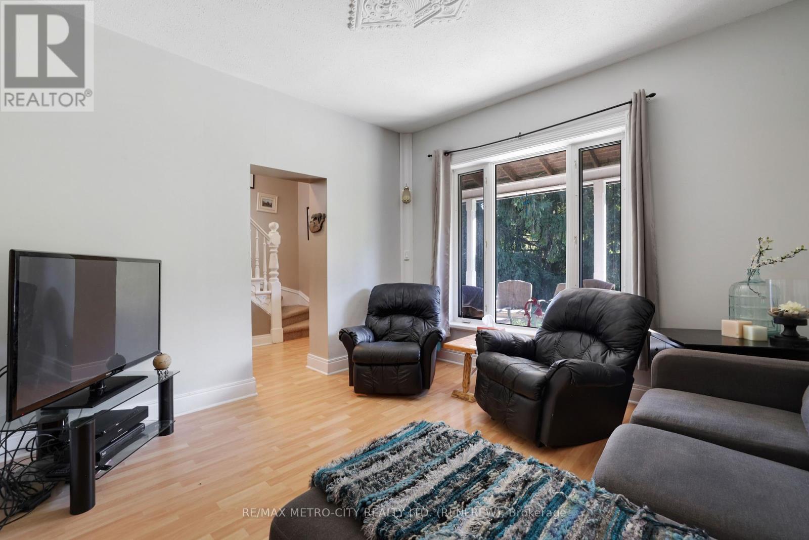 704 Clifford Side Road, Mcnab/braeside, Ontario  K7V 3Z4 - Photo 5 - X12641286