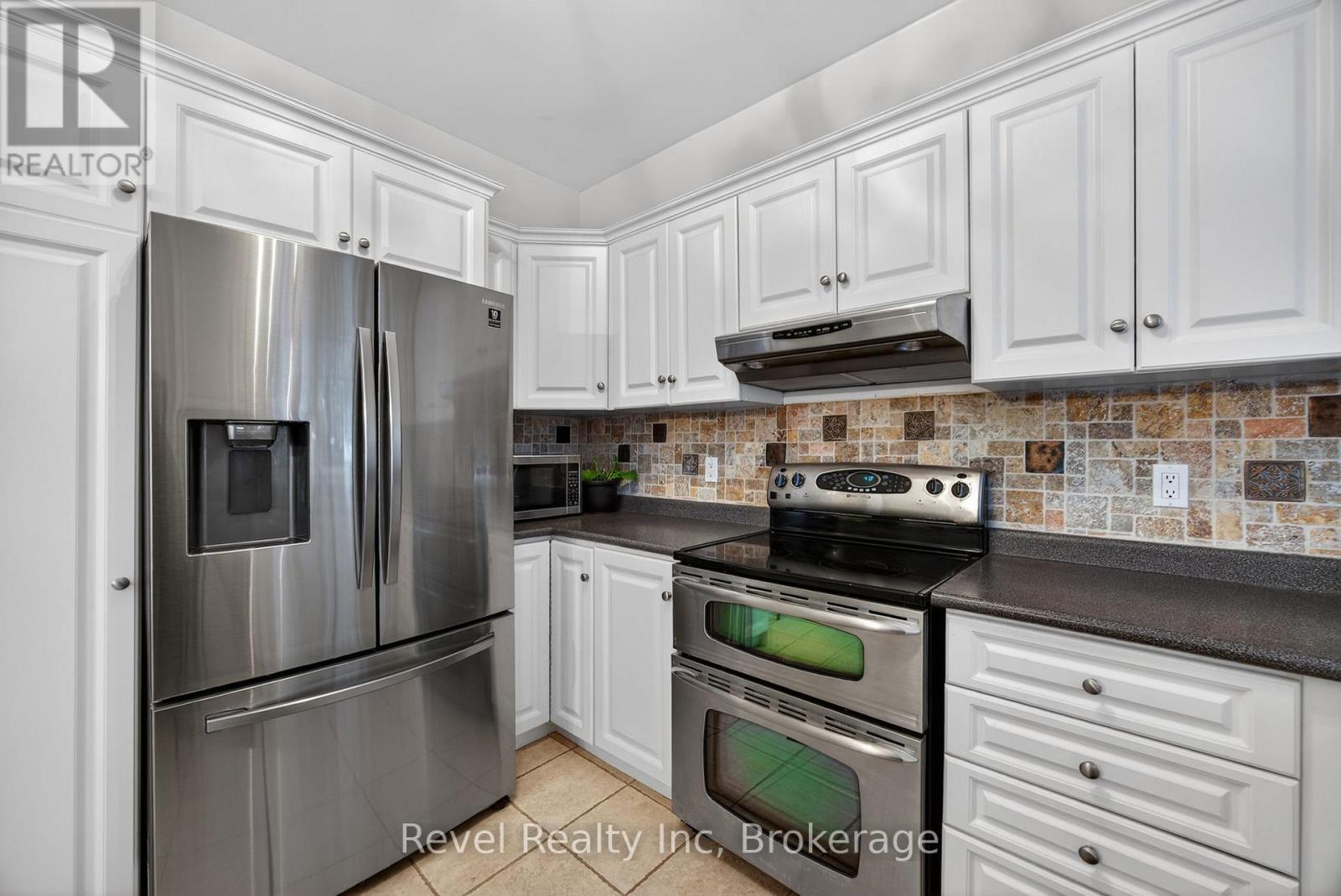 61 Rue Vanier, Tiny, Ontario L9M 0J2 - Photo 11 - S12641284