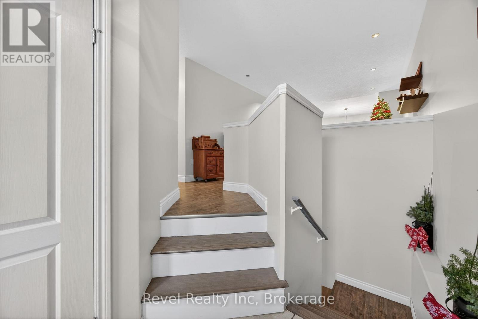 61 Rue Vanier, Tiny, Ontario L9M 0J2 - Photo 3 - S12641284