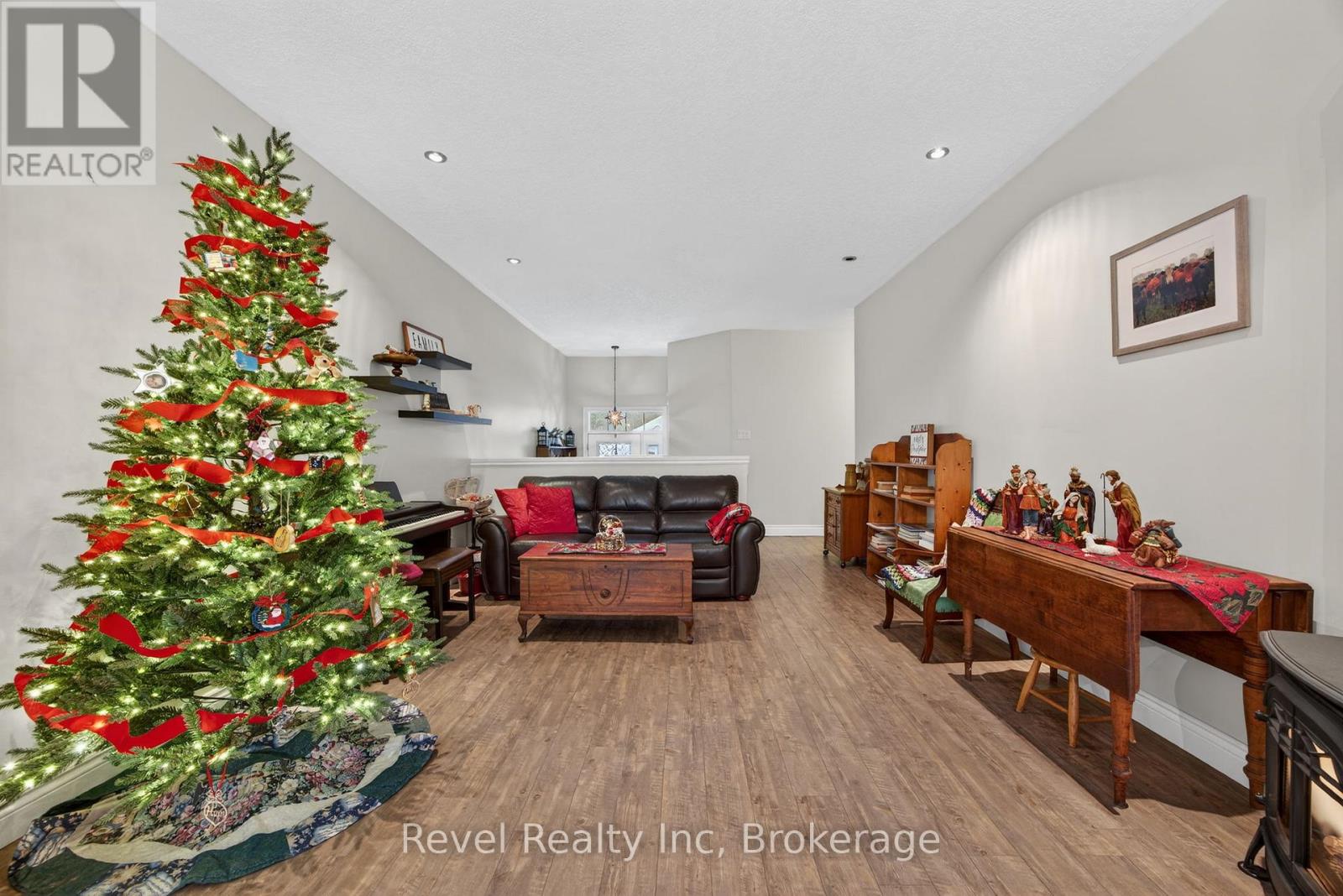 61 Rue Vanier, Tiny, Ontario L9M 0J2 - Photo 4 - S12641284