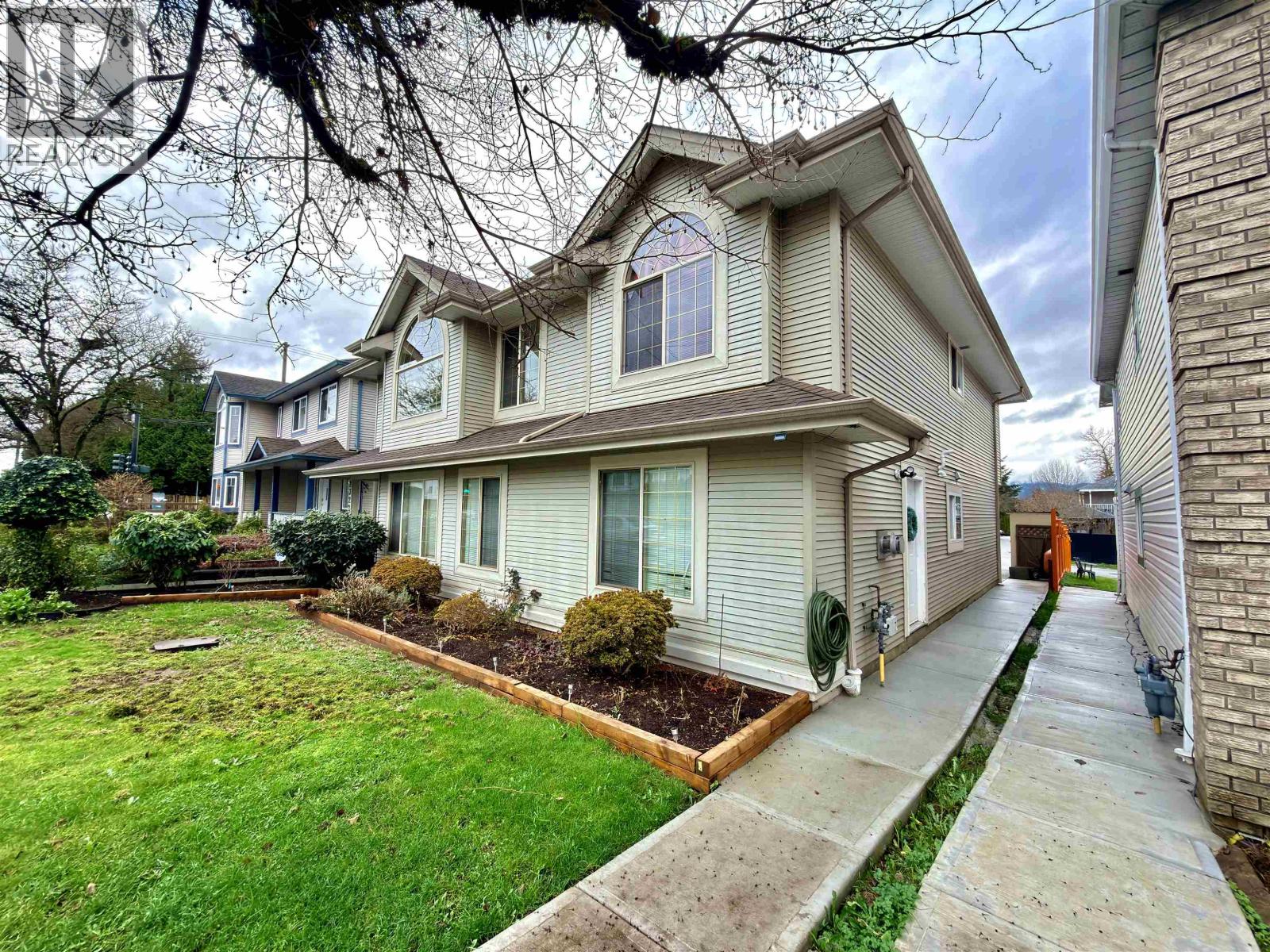 23225 124 Avenue, Maple Ridge, British Columbia V2X 1R6 - Photo 3 - R3074254