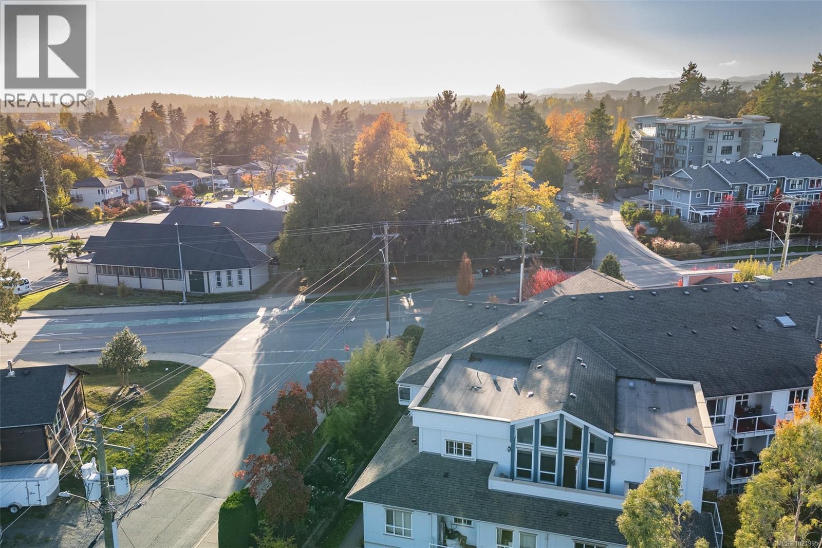 307 3915 Carey Rd, Saanich, British Columbia  V8Z 1Z6 - Photo 33 - 1021995