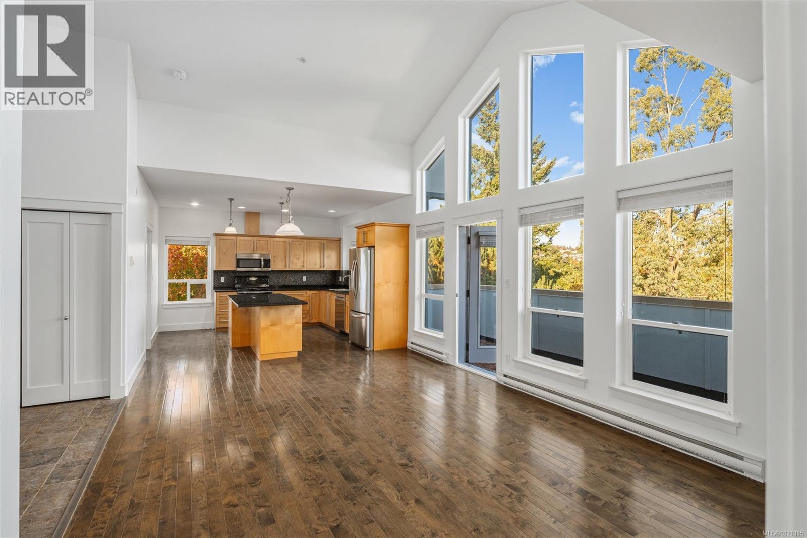 307 3915 Carey Rd, Saanich, British Columbia  V8Z 1Z6 - Photo 8 - 1021995