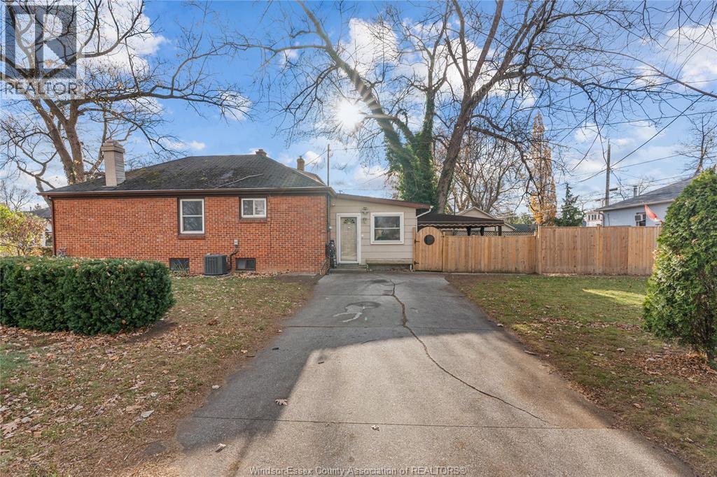 905 St Mary's, Windsor, Ontario N8S 2V1 - Photo 4 - 25031460