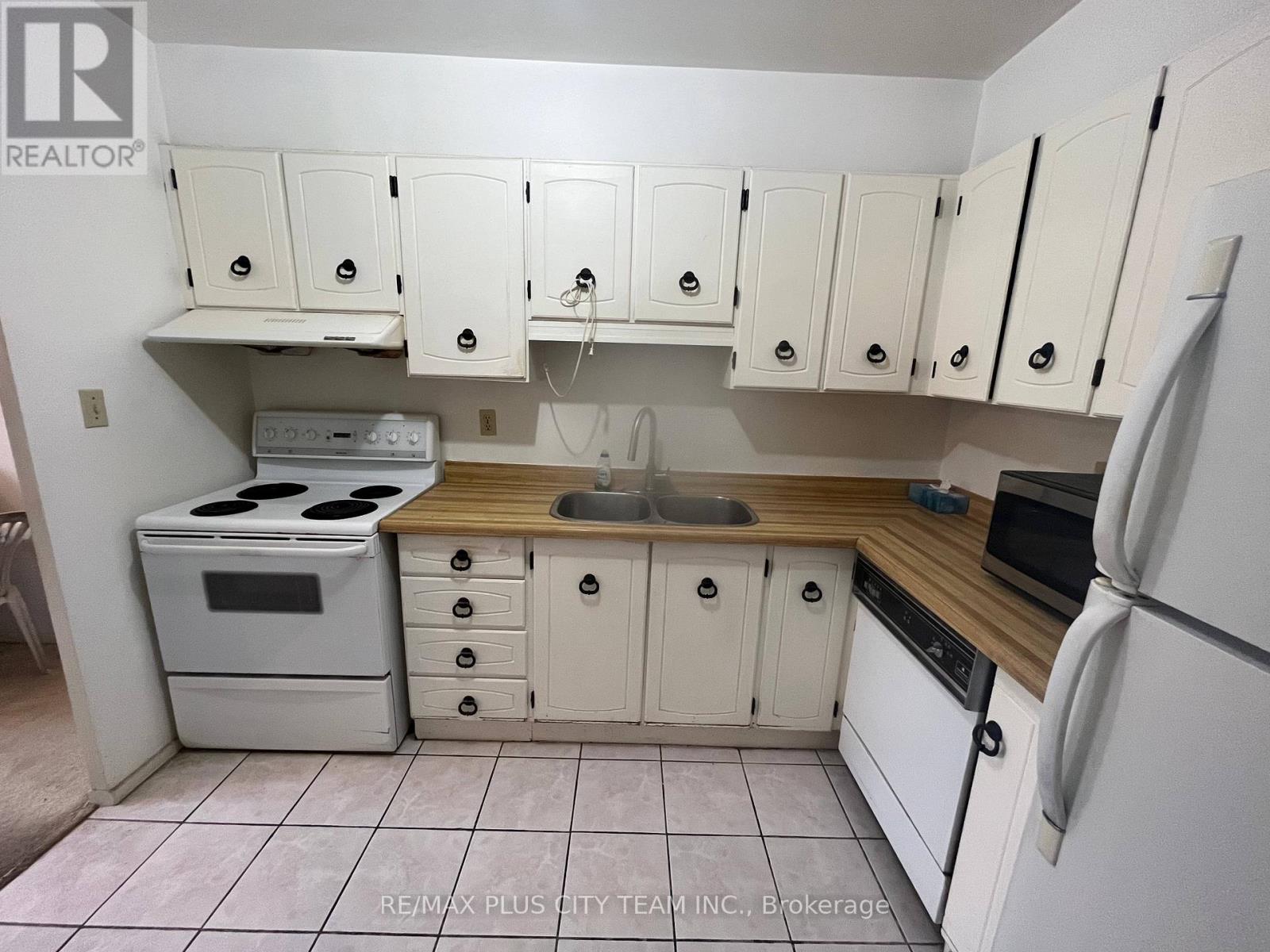 909 - 10 Edgecliff Golfway, Toronto, Ontario  M3C 3A3 - Photo 8 - C12641252