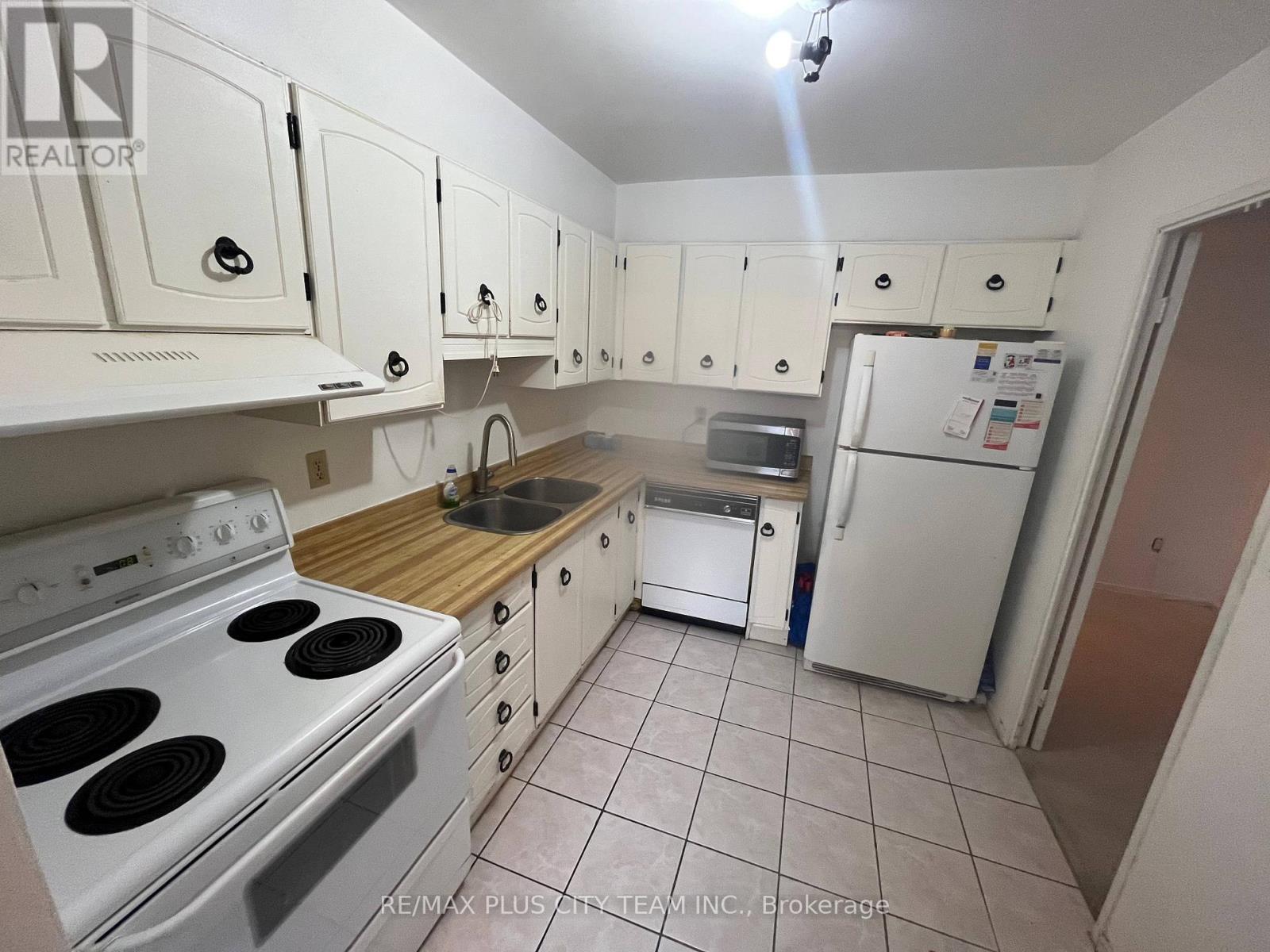 909 - 10 Edgecliff Golfway, Toronto, Ontario  M3C 3A3 - Photo 9 - C12641252