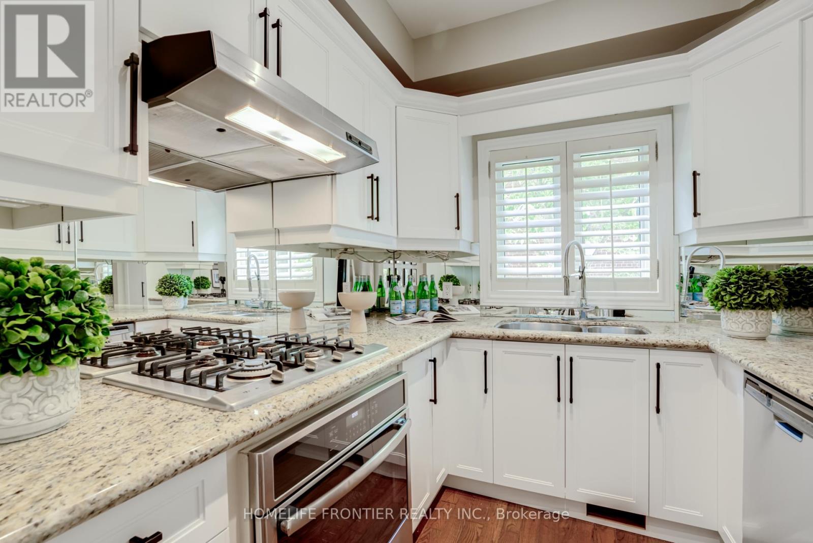 4 - 22 Balmoral Avenue, Toronto, Ontario  M4V 1J4 - Photo 8 - C12641274