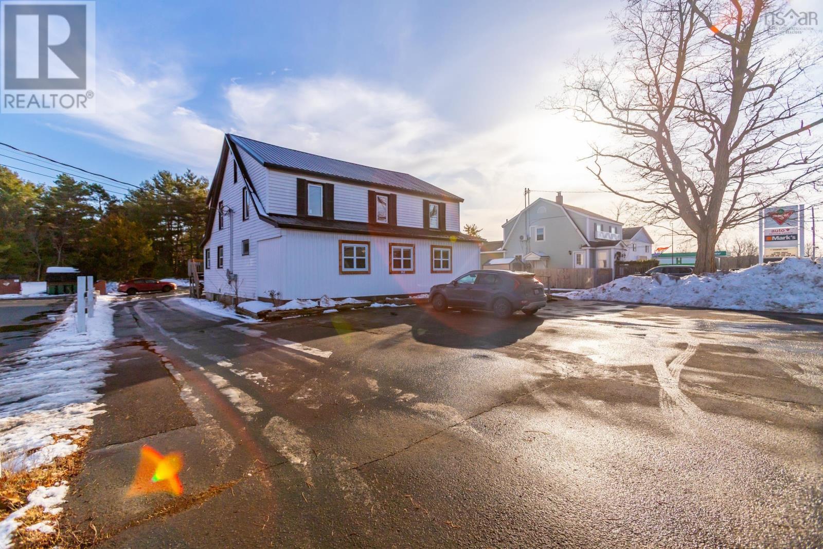 752 Central Avenue, Greenwood, Nova Scotia  B0P 1N0 - Photo 2 - 202529567