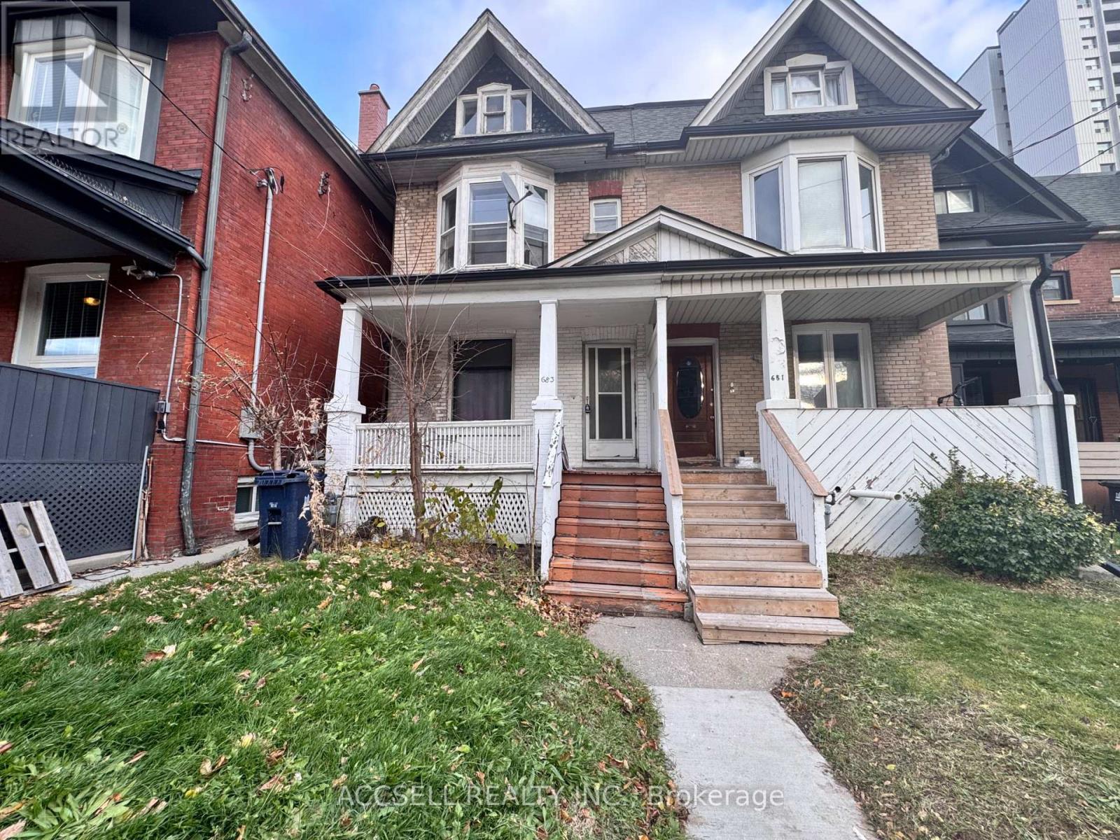 683 BROADVIEW AVENUE, Toronto, Ontario