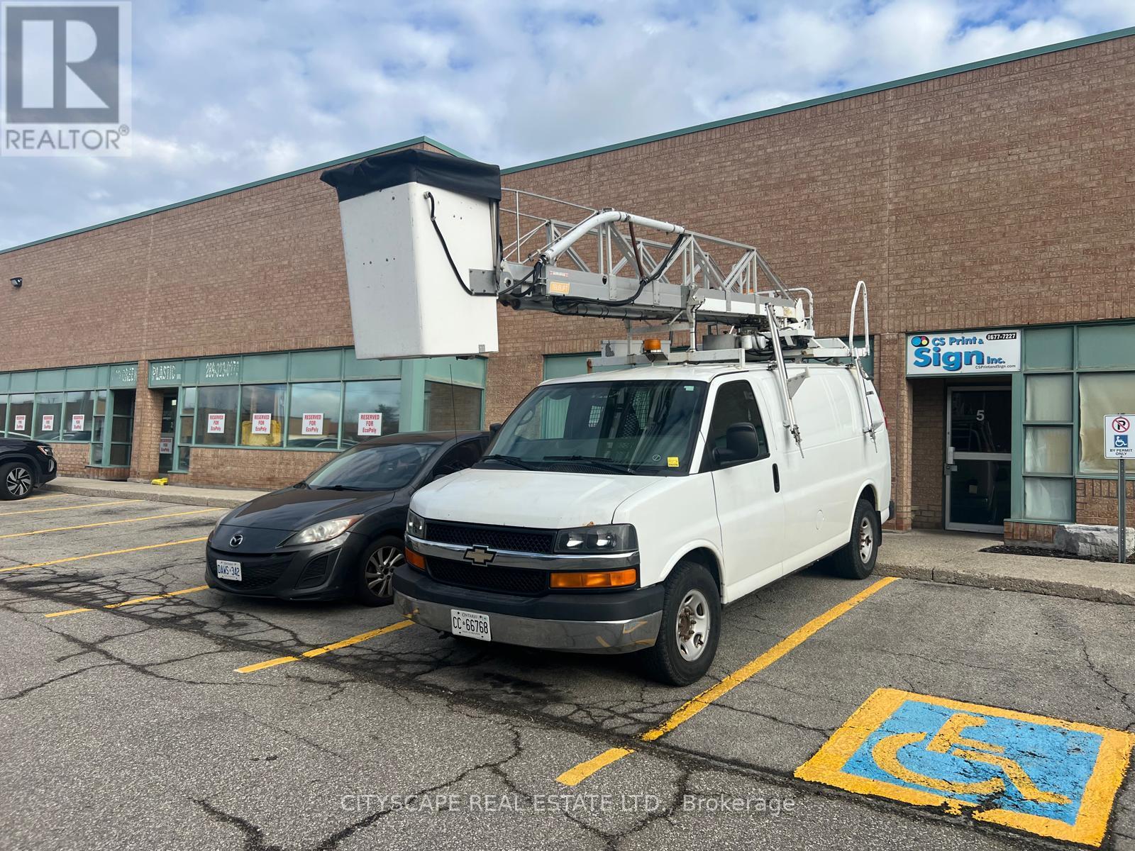 5 - 2430 Lucknow Drive, Mississauga, Ontario  L5S 1V3 - Photo 1 - W12639544