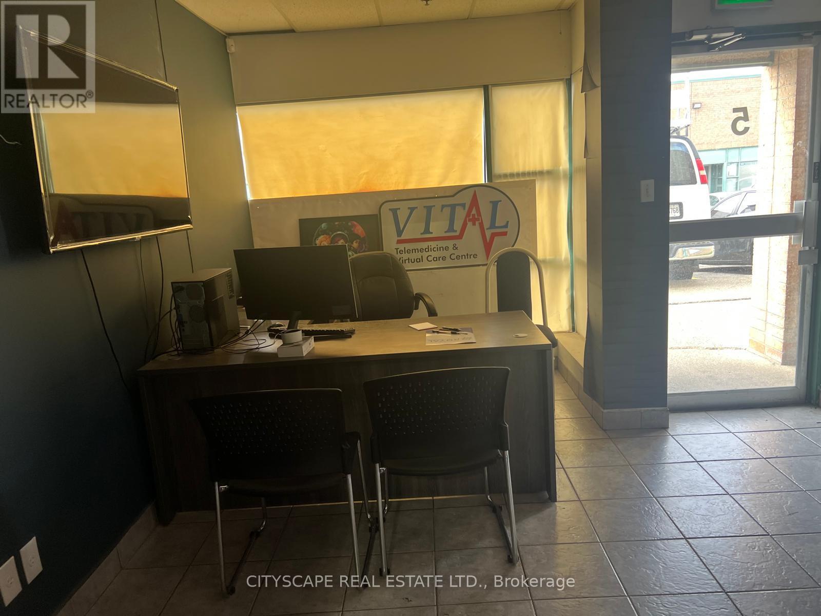 5 - 2430 Lucknow Drive, Mississauga, Ontario  L5S 1V3 - Photo 2 - W12639544