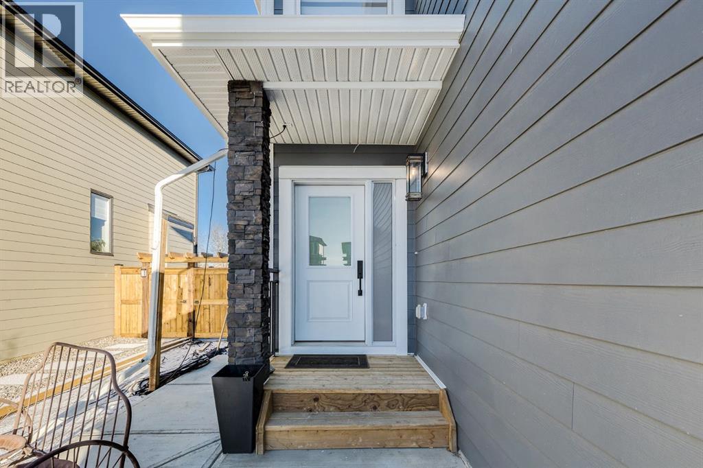 714 Mandalay Link, Carstairs, Alberta  T0M 0N0 - Photo 3 - A2275610