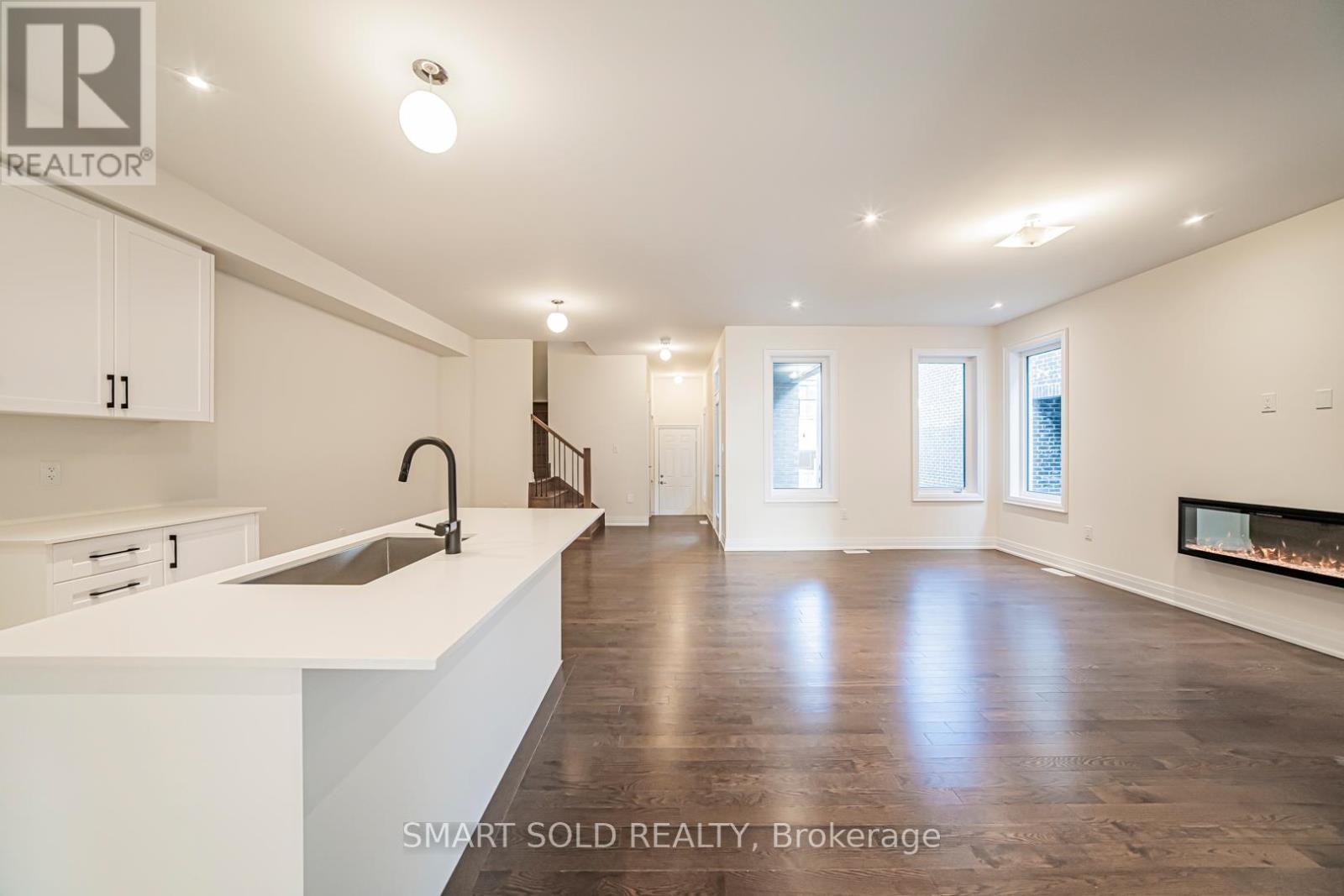 40 Mindanao Avenue, Markham, Ontario  L6C 3T5 - Photo 8 - N12641276