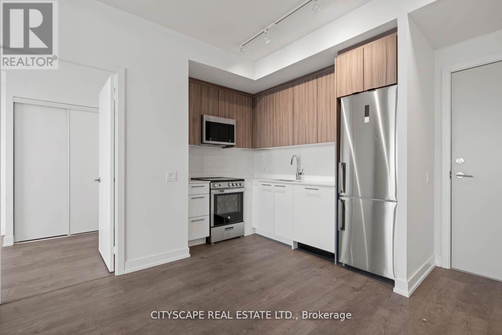 706 - 225 Veterans Drive, Brampton, Ontario  L7A 5L7 - Photo 4 - W12641238