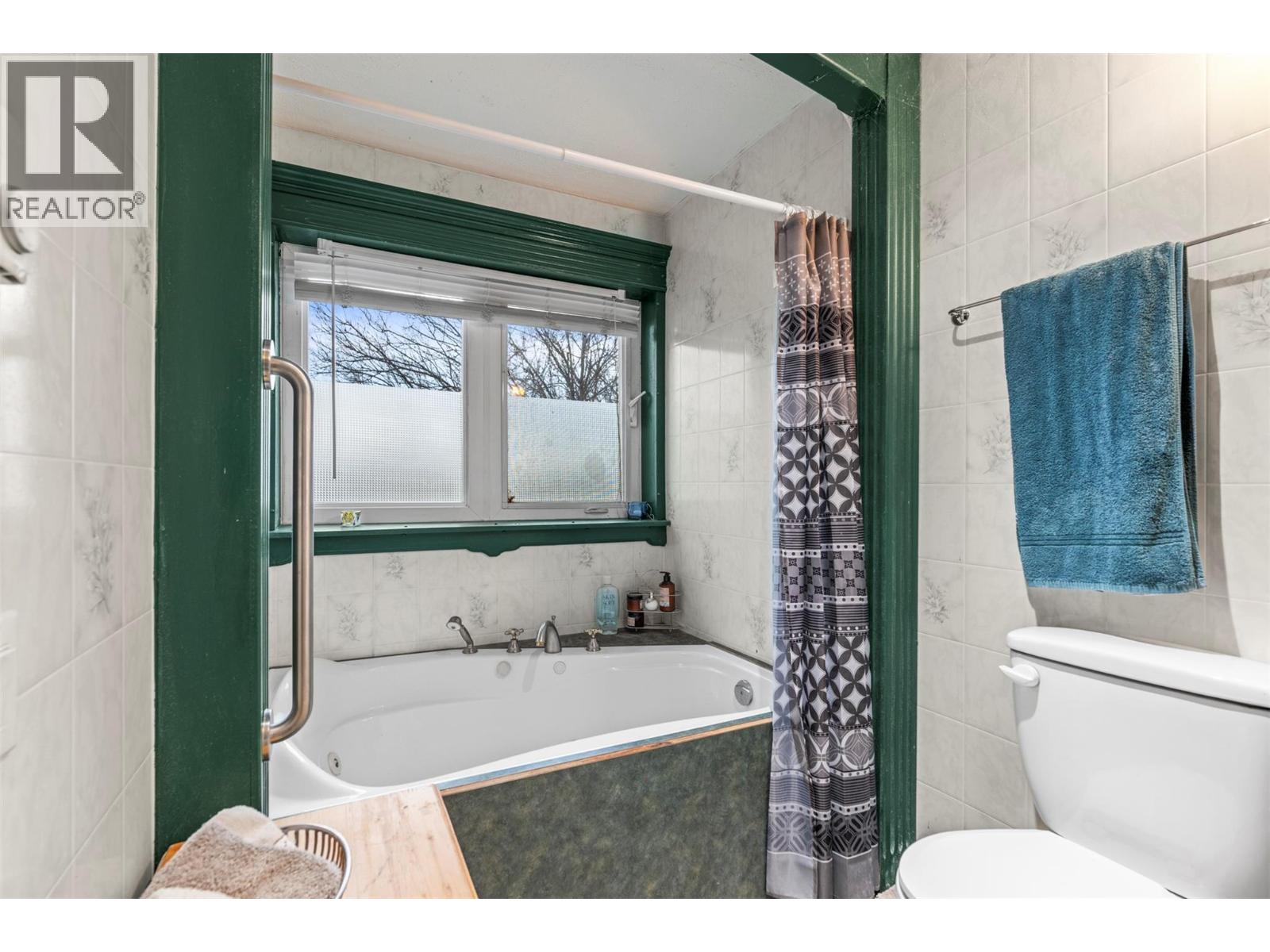 1978 Pleasant Valley Road, Spallumcheen, British Columbia  V4Y 0T7 - Photo 20 - 10371260