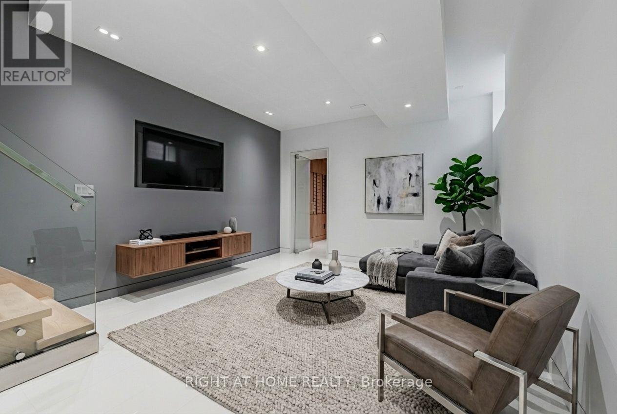 677 Huron Street, Toronto, Ontario  M5R 2R8 - Photo 14 - C12412850