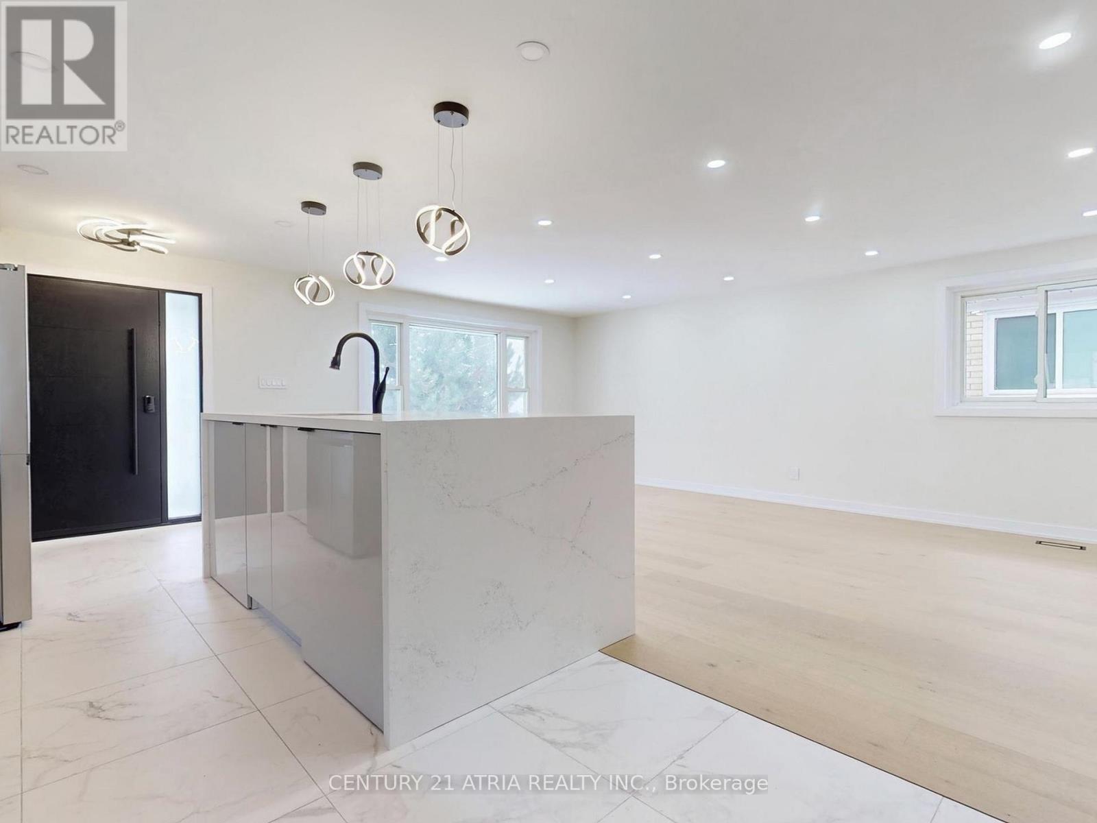 57 Saddle Ridge Drive, Toronto, Ontario  M4A 1Z6 - Photo 6 - C12641170