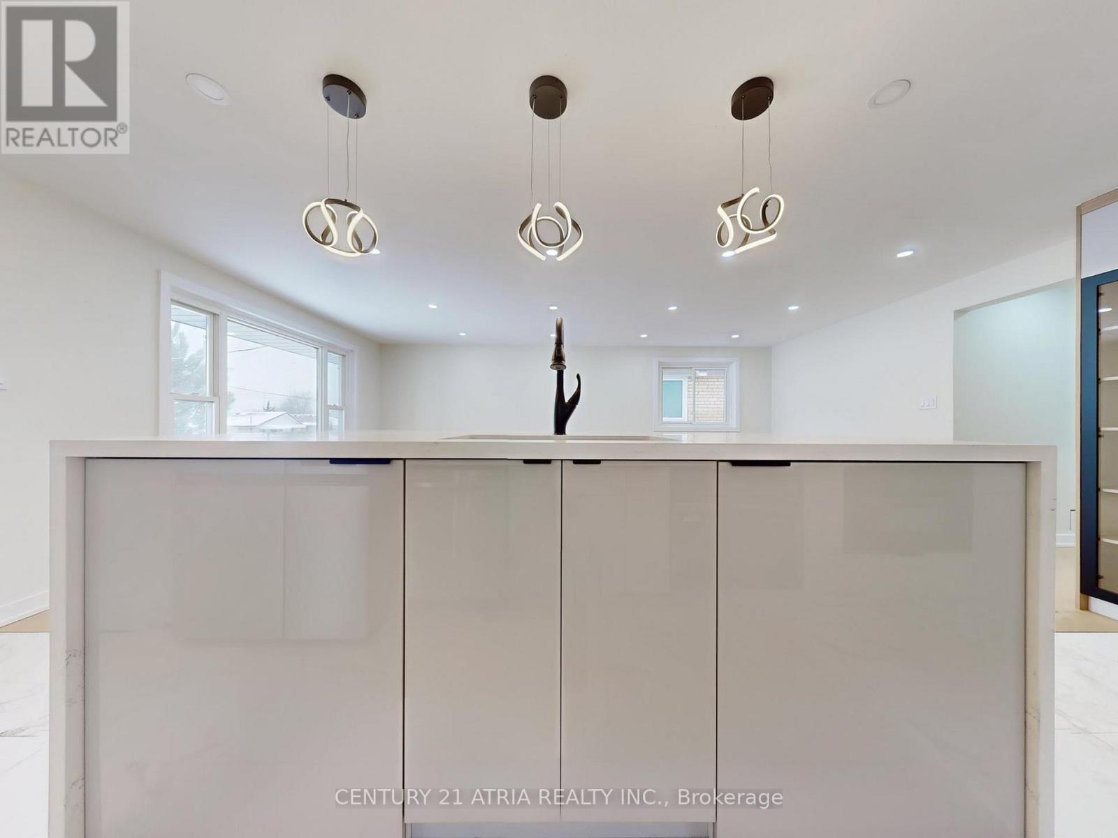 57 Saddle Ridge Drive, Toronto, Ontario  M4A 1Z6 - Photo 7 - C12641170