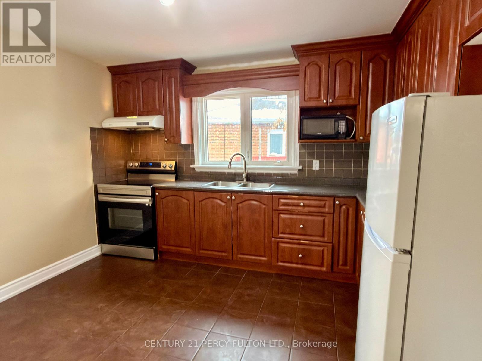 Upper - 24 Chestermere Boulevard, Toronto, Ontario  M1J 2X7 - Photo 4 - E12613010